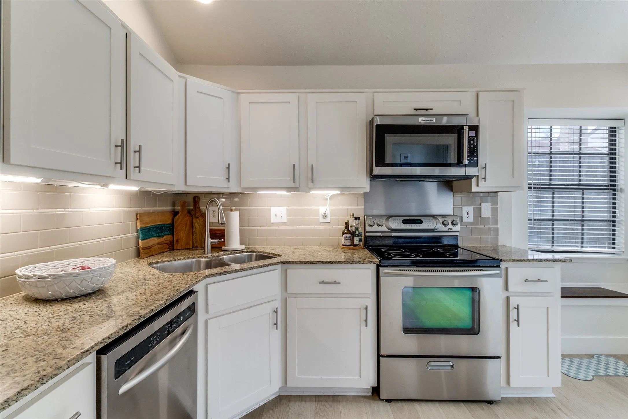 Single Family Residence For Sale in Dallas County , 1417 Mccoy Street, Dallas, Texas 75204, 2 Bedroom, 2 Bathroom, 2 Garage spaces, 1,309 Sqft, built in 1985, mls#21414778, Real Estate Agent in Dallas, Homes For Sale in Dallas county, Homes For Sale in Dallas, Realtor in Dallas Texas, Real Estate Brokerage Independent Realty Texas, Luminita Cordes Realtor