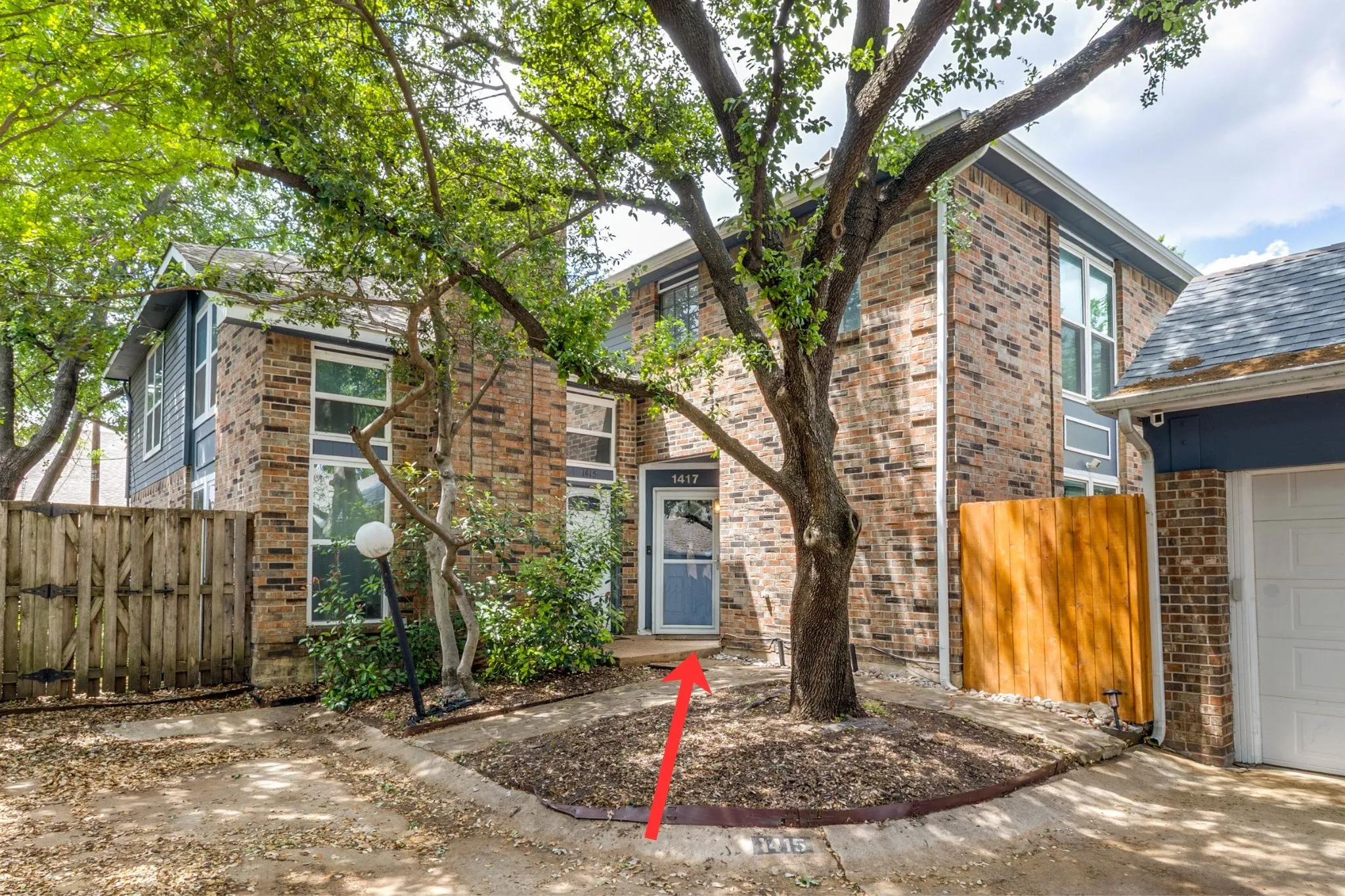 Single Family Residence For Sale in Dallas County , 1417 Mccoy Street, Dallas, Texas 75204, 2 Bedroom, 2 Bathroom, 2 Garage spaces, 1,309 Sqft, built in 1985, mls#21414778, Real Estate Agent in Dallas, Homes For Sale in Dallas county, Homes For Sale in Dallas, Realtor in Dallas Texas, Real Estate Brokerage Independent Realty Texas, Luminita Cordes Realtor