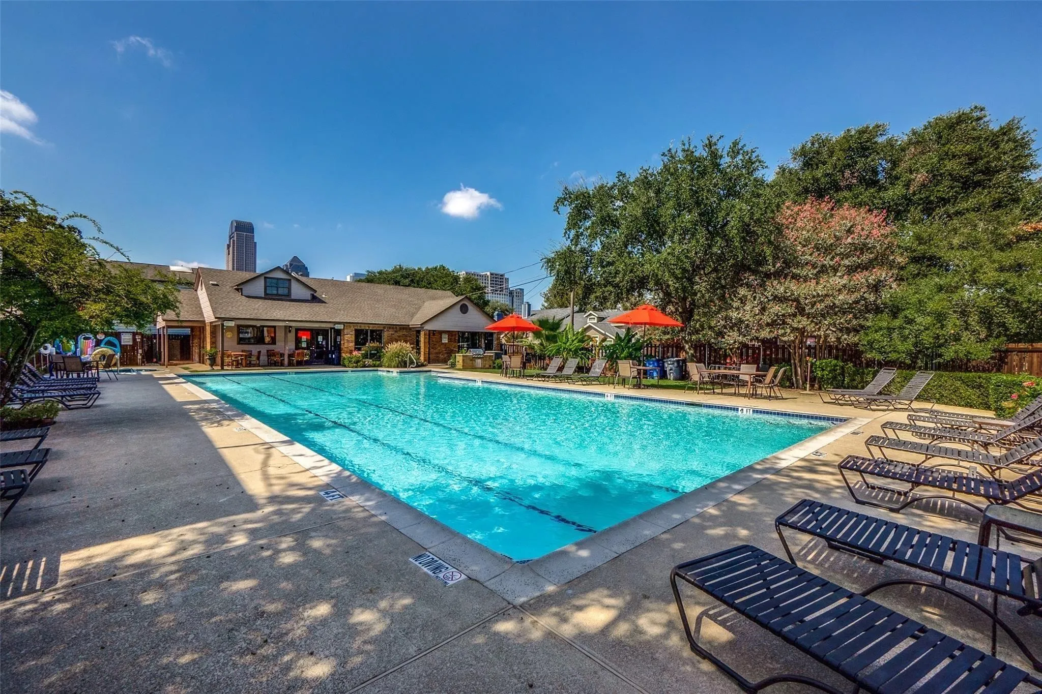 Single Family Residence For Sale in Dallas County , 1417 Mccoy Street, Dallas, Texas 75204, 2 Bedroom, 2 Bathroom, 2 Garage spaces, 1,309 Sqft, built in 1985, mls#21414778, Real Estate Agent in Dallas, Homes For Sale in Dallas county, Homes For Sale in Dallas, Realtor in Dallas Texas, Real Estate Brokerage Independent Realty Texas, Luminita Cordes Realtor