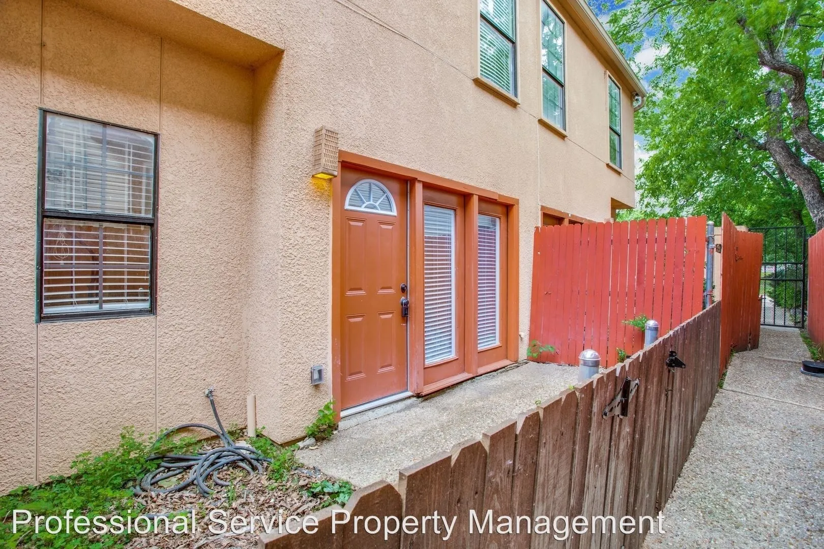Townhouse For Rent in Dallas County , 5114 Bryan Street 8, Dallas, Texas 75206, 1 Bedroom, 1 Bathroom, Garage spaces, 950 Sqft, built in 1982, mls#21410521, Real Estate Agent in Dallas, Homes For Rent in Dallas county, Homes For Rent in Dallas, Realtor in Dallas Texas, Real Estate Brokerage Independent Realty Texas, Luminita Cordes Realtor