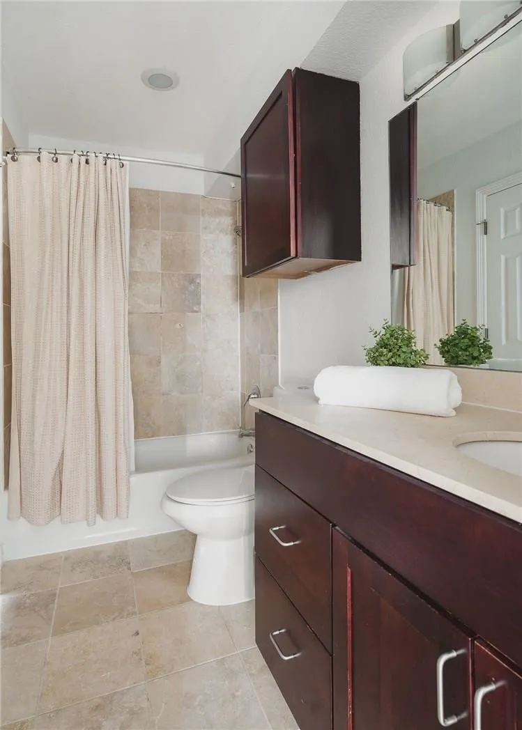Condominium For Sale in Dallas County , 2722 Knight Street 406E, Dallas, Texas 75219, 2 Bedroom, 1 Bathroom, Garage spaces, 812 Sqft, built in 1964, mls#21414805, Real Estate Agent in Dallas, Homes For Sale in Dallas county, Homes For Sale in Dallas, Realtor in Dallas Texas, Real Estate Brokerage Independent Realty Texas, Luminita Cordes Realtor