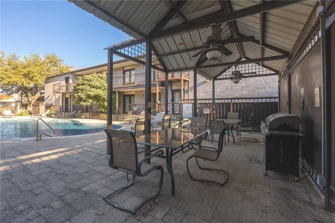 Condominium For Sale in Dallas County , 2722 Knight Street 406E, Dallas, Texas 75219, 2 Bedroom, 1 Bathroom, Garage spaces, 812 Sqft, built in 1964, mls#21414805, Real Estate Agent in Dallas, Homes For Sale in Dallas county, Homes For Sale in Dallas, Realtor in Dallas Texas, Real Estate Brokerage Independent Realty Texas, Luminita Cordes Realtor