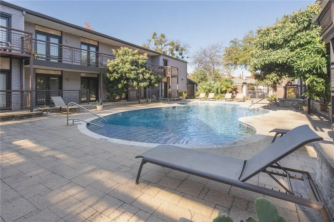 Condominium For Sale in Dallas County , 2722 Knight Street 406E, Dallas, Texas 75219, 2 Bedroom, 1 Bathroom, Garage spaces, 812 Sqft, built in 1964, mls#21414805, Real Estate Agent in Dallas, Homes For Sale in Dallas county, Homes For Sale in Dallas, Realtor in Dallas Texas, Real Estate Brokerage Independent Realty Texas, Luminita Cordes Realtor