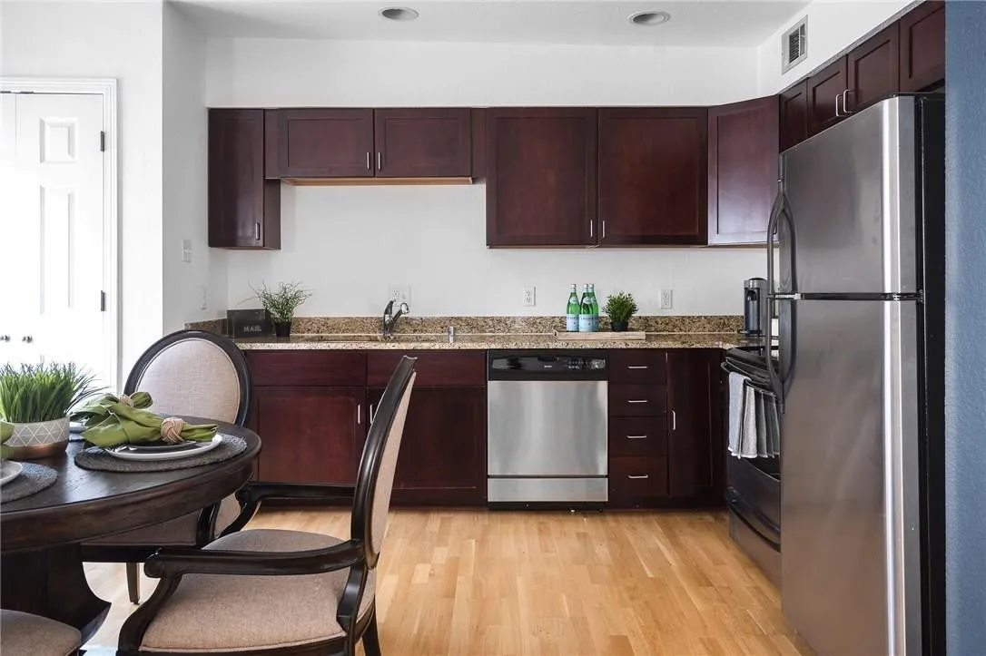 Condominium For Sale in Dallas County , 2722 Knight Street 406E, Dallas, Texas 75219, 2 Bedroom, 1 Bathroom, Garage spaces, 812 Sqft, built in 1964, mls#21414805, Real Estate Agent in Dallas, Homes For Sale in Dallas county, Homes For Sale in Dallas, Realtor in Dallas Texas, Real Estate Brokerage Independent Realty Texas, Luminita Cordes Realtor