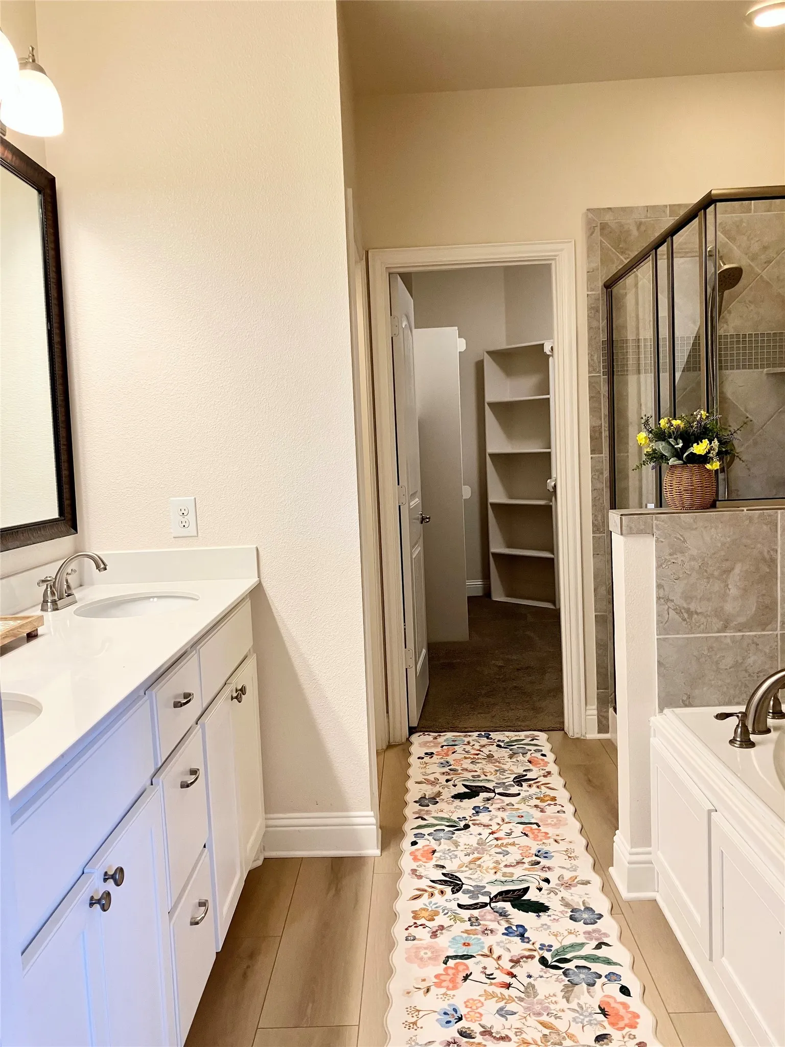 En-suite main bath, double sinks, separate tub, shower, toilet. Walk-in closet.