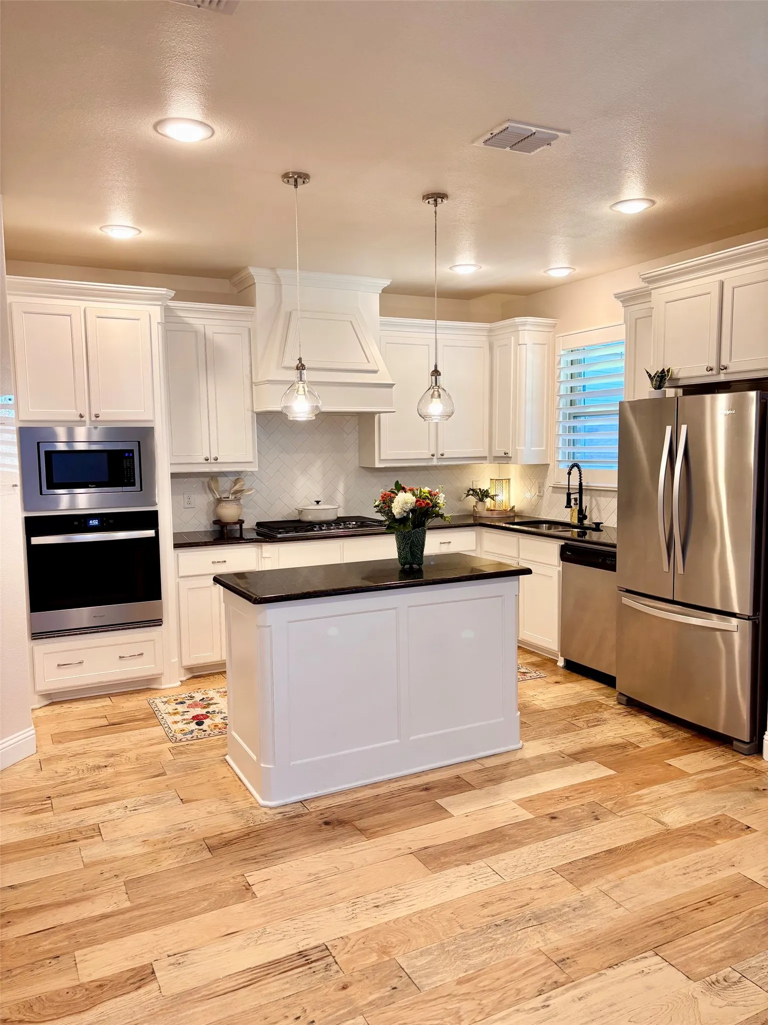 Painted kitchen cabinets, walls, new oven, gorgeous!