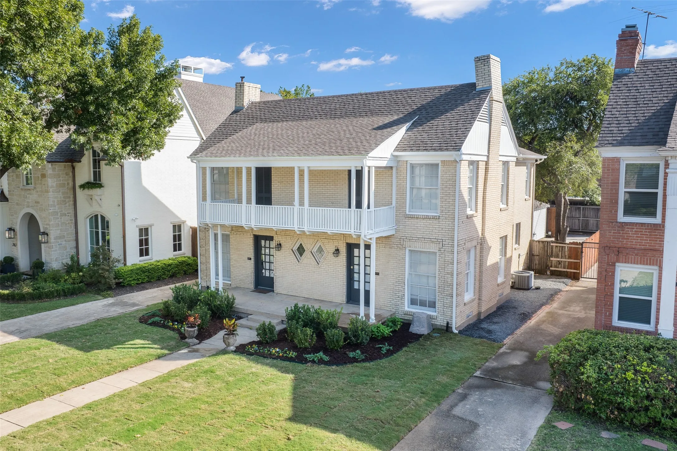 Duplex For Sale in Dallas County , 3117 Mockingbird Lane, Highland Park, Texas 75205, 4 Bedroom, 4 Bathroom, 3 Garage spaces, 0 Sqft, built in 1938, mls#21413989, Real Estate Agent in Highland Park, Homes For Sale in Dallas county, Homes For Sale in Highland Park, Realtor in Highland Park Texas, Real Estate Brokerage Independent Realty Texas, Luminita Cordes Realtor