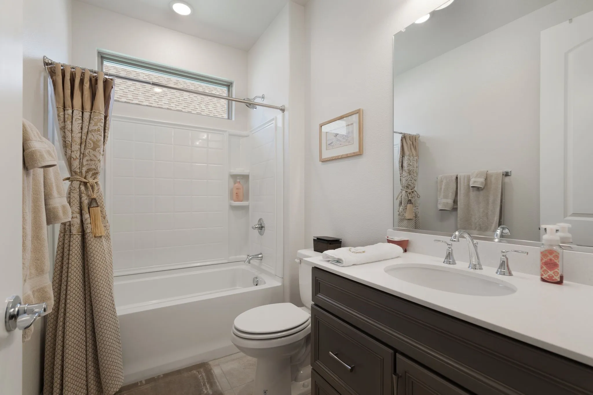 Single Family Residence For Rent in Denton County , 9533 Windwood Lane, Denton, Texas 76207, 2 Bedroom, 3 Bathroom, 2 Garage spaces, 1,760 Sqft, built in 2021, mls#21414016, Real Estate Agent in Denton, Homes For Rent in Denton county, Homes For Rent in Denton, Realtor in Denton Texas, Real Estate Brokerage Independent Realty Texas, Luminita Cordes Realtor