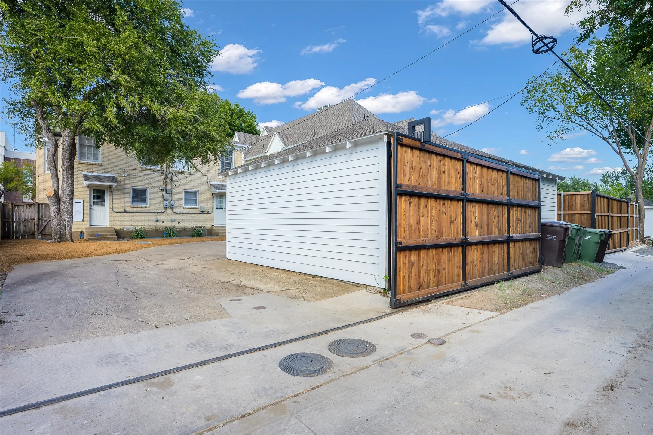 Single Family Residence For Sale in Dallas County , 3119 Mockingbird Lane, Highland Park, Texas 75205, 4 Bedroom, 4 Bathroom, 3 Garage spaces, 2,864 Sqft, built in 1938, mls#21345750, Real Estate Agent in Highland Park, Homes For Sale in Dallas county, Homes For Sale in Highland Park, Realtor in Highland Park Texas, Real Estate Brokerage Independent Realty Texas, Luminita Cordes Realtor