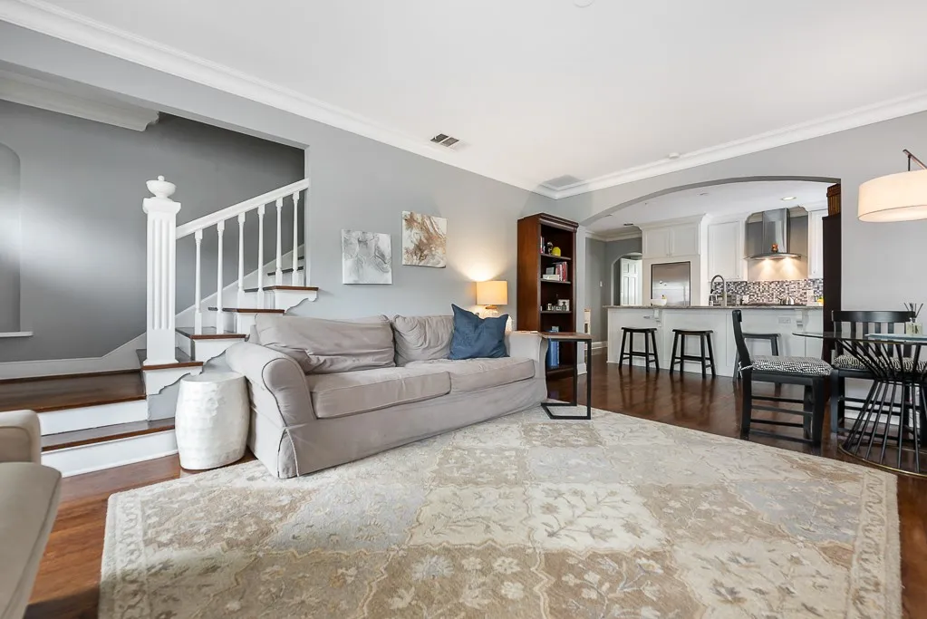 Single Family Residence For Sale in Dallas County , 3119 Mockingbird Lane, Highland Park, Texas 75205, 4 Bedroom, 4 Bathroom, 3 Garage spaces, 2,864 Sqft, built in 1938, mls#21345750, Real Estate Agent in Highland Park, Homes For Sale in Dallas county, Homes For Sale in Highland Park, Realtor in Highland Park Texas, Real Estate Brokerage Independent Realty Texas, Luminita Cordes Realtor
