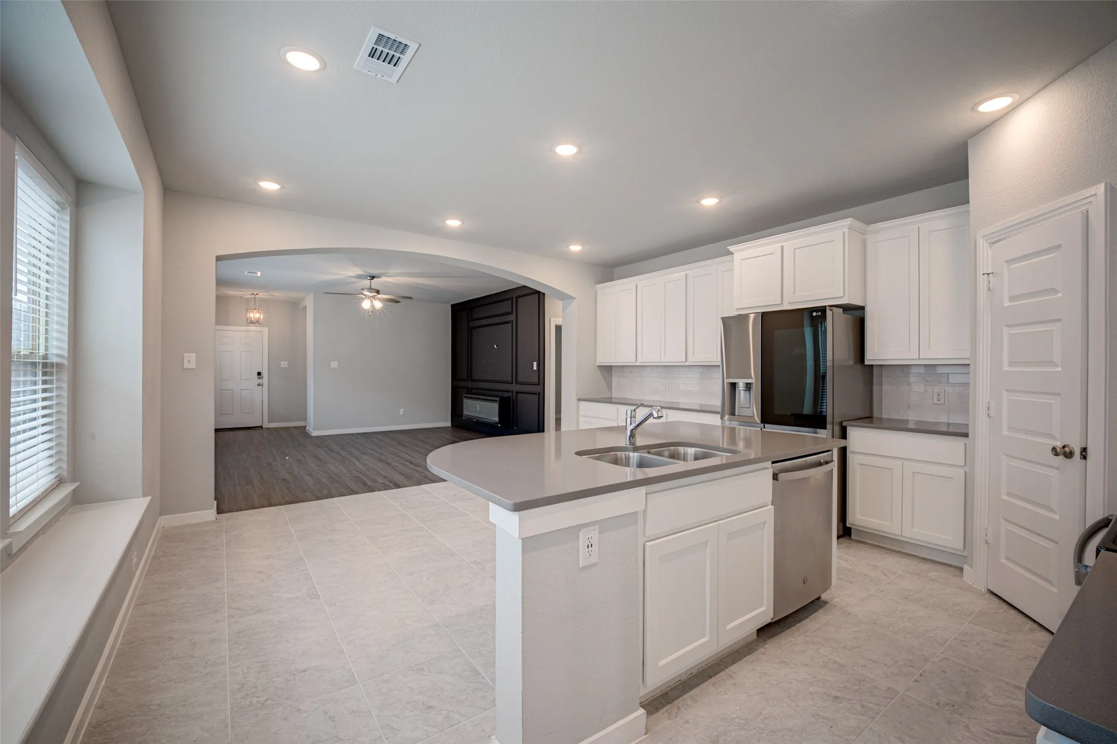 Single Family Residence For Sale in Kaufman County , 3911 Spencer Lane, Heartland, Texas 75126, 3 Bedroom, 2 Bathroom, 2 Garage spaces, 1,576 Sqft, built in 2020, mls#21408729, Real Estate Agent in Heartland, Homes For Sale in Kaufman county, Homes For Sale in Heartland, Realtor in Heartland Texas, Real Estate Brokerage Independent Realty Texas, Luminita Cordes Realtor