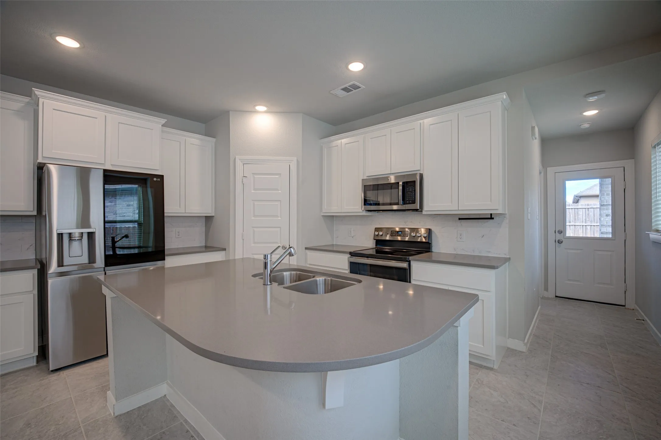 Single Family Residence For Sale in Kaufman County , 3911 Spencer Lane, Heartland, Texas 75126, 3 Bedroom, 2 Bathroom, 2 Garage spaces, 1,576 Sqft, built in 2020, mls#21408729, Real Estate Agent in Heartland, Homes For Sale in Kaufman county, Homes For Sale in Heartland, Realtor in Heartland Texas, Real Estate Brokerage Independent Realty Texas, Luminita Cordes Realtor