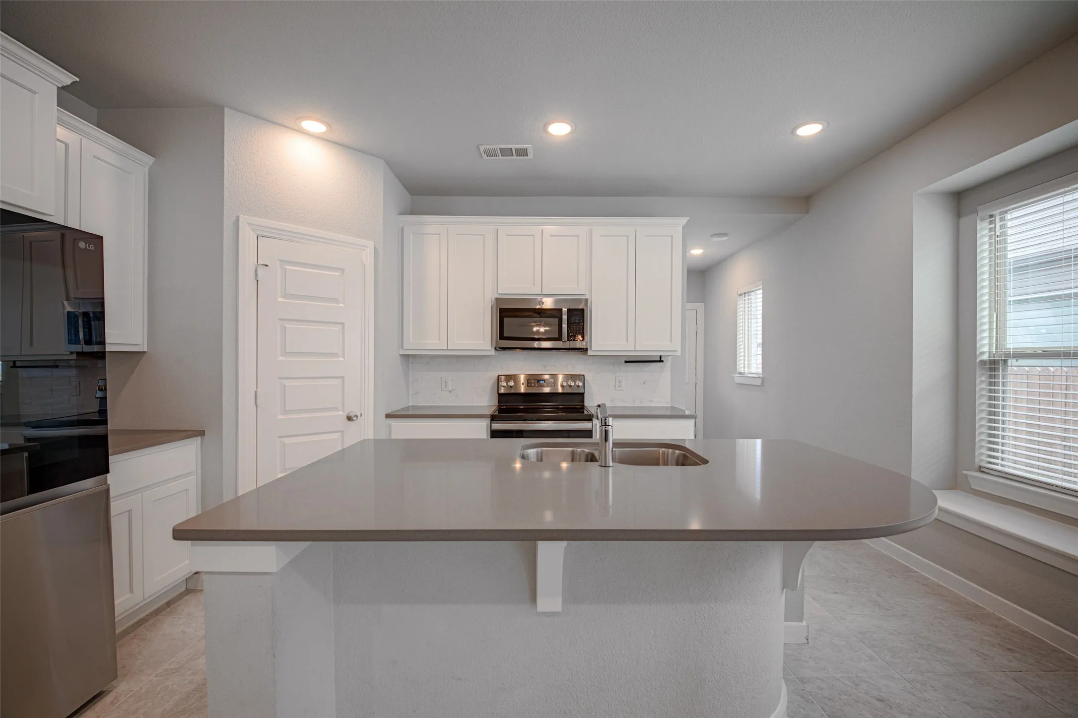 Single Family Residence For Sale in Kaufman County , 3911 Spencer Lane, Heartland, Texas 75126, 3 Bedroom, 2 Bathroom, 2 Garage spaces, 1,576 Sqft, built in 2020, mls#21408729, Real Estate Agent in Heartland, Homes For Sale in Kaufman county, Homes For Sale in Heartland, Realtor in Heartland Texas, Real Estate Brokerage Independent Realty Texas, Luminita Cordes Realtor