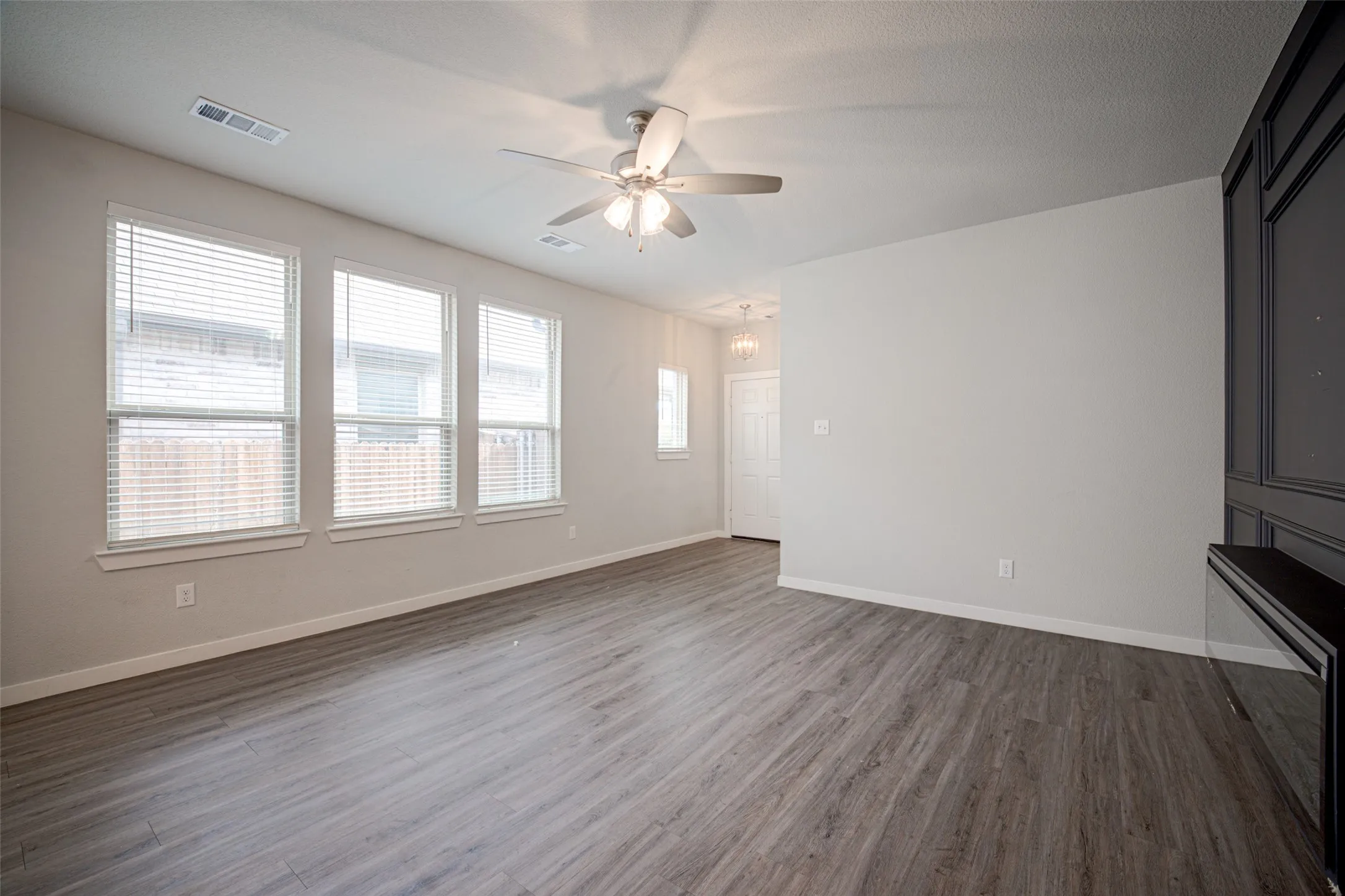 Single Family Residence For Sale in Kaufman County , 3911 Spencer Lane, Heartland, Texas 75126, 3 Bedroom, 2 Bathroom, 2 Garage spaces, 1,576 Sqft, built in 2020, mls#21408729, Real Estate Agent in Heartland, Homes For Sale in Kaufman county, Homes For Sale in Heartland, Realtor in Heartland Texas, Real Estate Brokerage Independent Realty Texas, Luminita Cordes Realtor