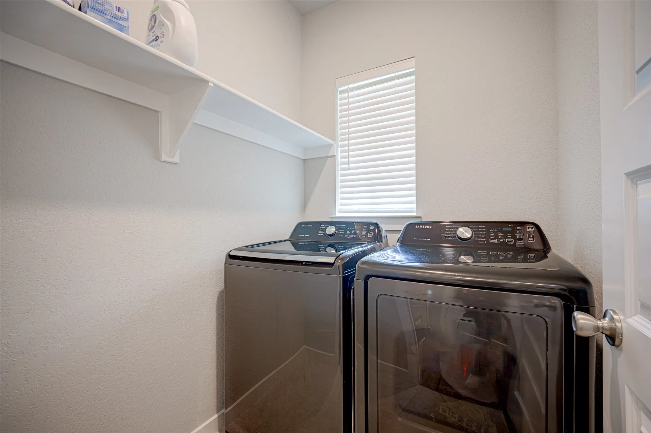 Single Family Residence For Sale in Kaufman County , 3911 Spencer Lane, Heartland, Texas 75126, 3 Bedroom, 2 Bathroom, 2 Garage spaces, 1,576 Sqft, built in 2020, mls#21408729, Real Estate Agent in Heartland, Homes For Sale in Kaufman county, Homes For Sale in Heartland, Realtor in Heartland Texas, Real Estate Brokerage Independent Realty Texas, Luminita Cordes Realtor