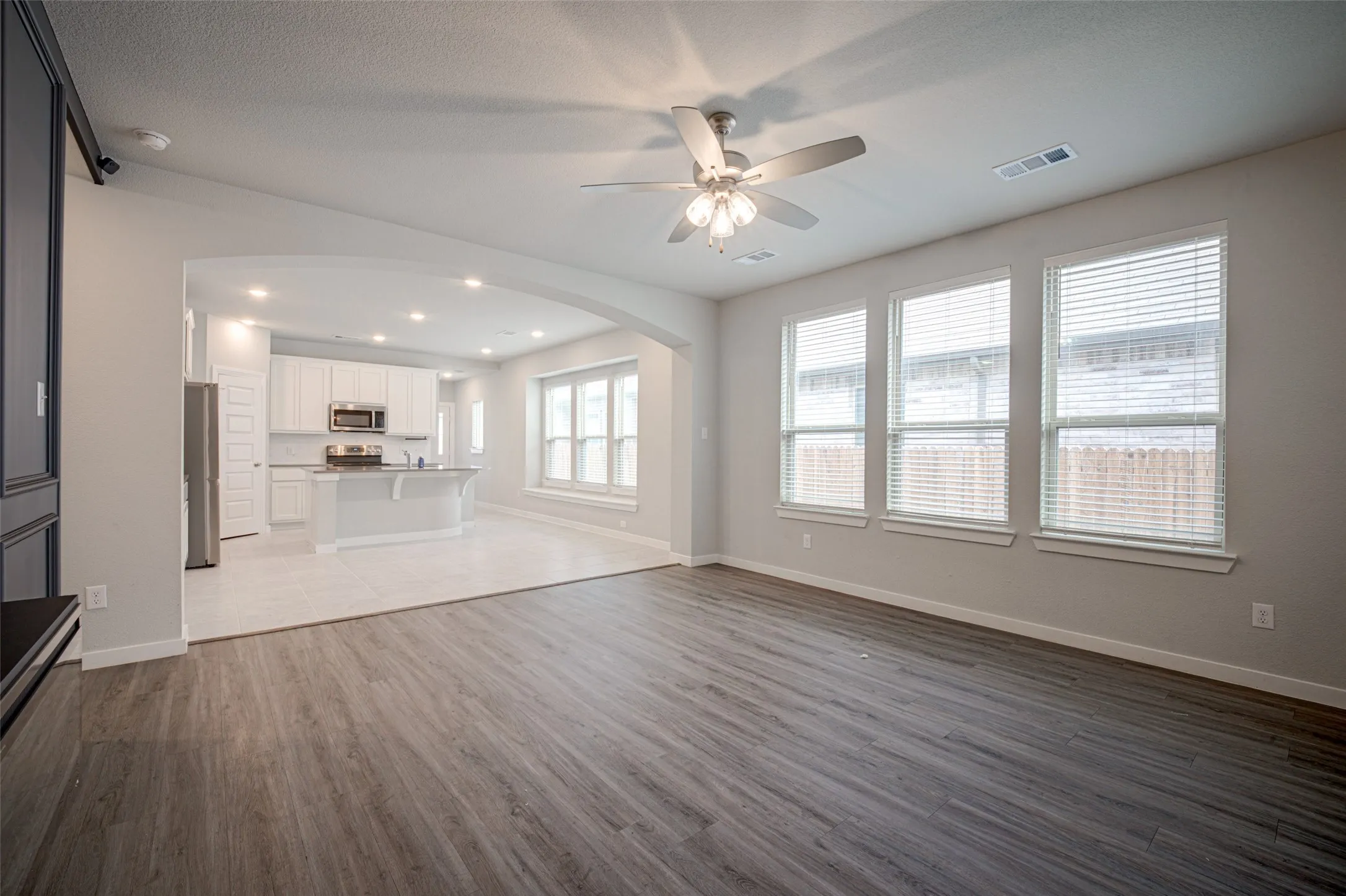 Single Family Residence For Sale in Kaufman County , 3911 Spencer Lane, Heartland, Texas 75126, 3 Bedroom, 2 Bathroom, 2 Garage spaces, 1,576 Sqft, built in 2020, mls#21408729, Real Estate Agent in Heartland, Homes For Sale in Kaufman county, Homes For Sale in Heartland, Realtor in Heartland Texas, Real Estate Brokerage Independent Realty Texas, Luminita Cordes Realtor