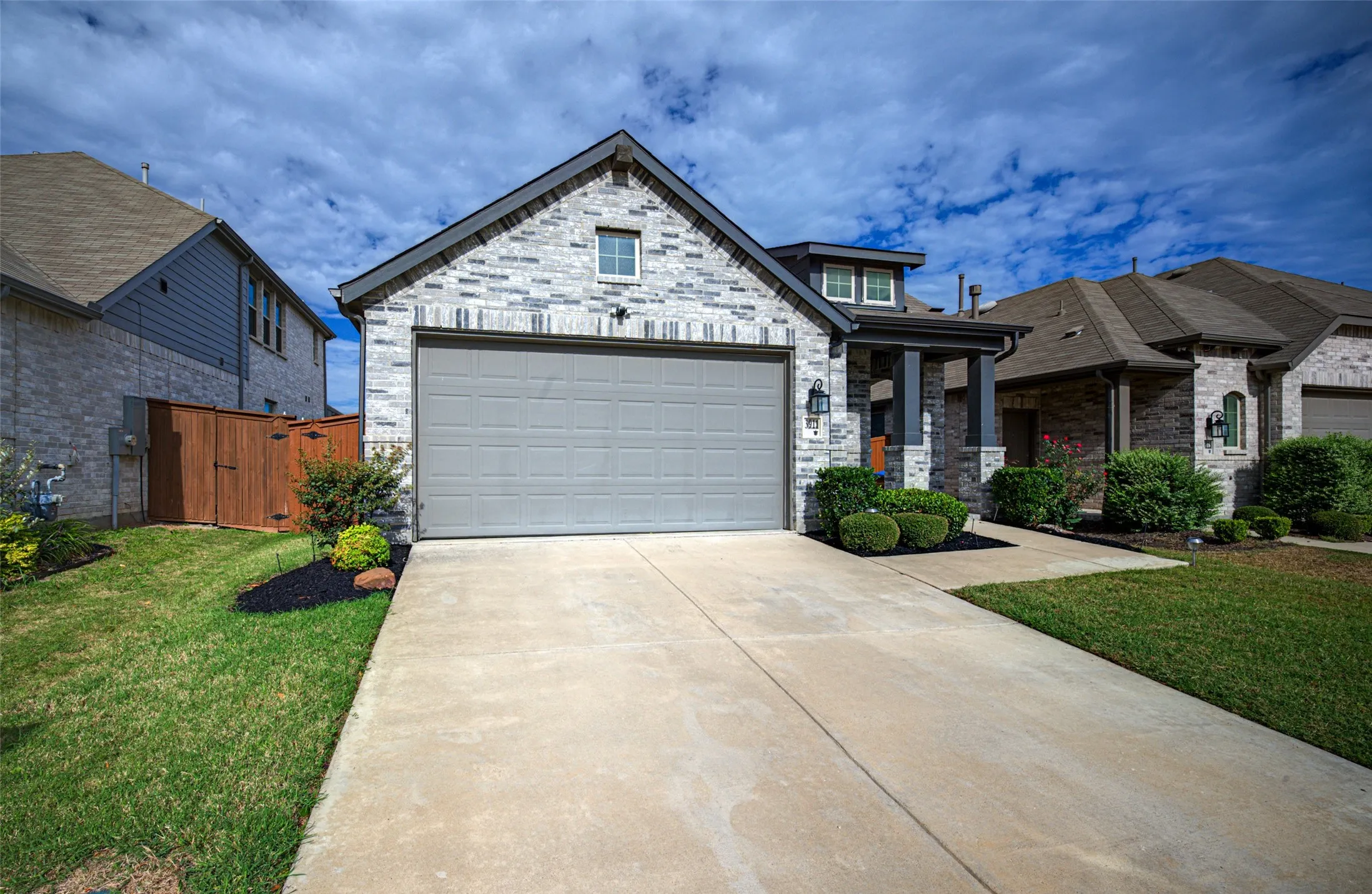 Single Family Residence For Sale in Kaufman County , 3911 Spencer Lane, Heartland, Texas 75126, 3 Bedroom, 2 Bathroom, 2 Garage spaces, 1,576 Sqft, built in 2020, mls#21408729, Real Estate Agent in Heartland, Homes For Sale in Kaufman county, Homes For Sale in Heartland, Realtor in Heartland Texas, Real Estate Brokerage Independent Realty Texas, Luminita Cordes Realtor