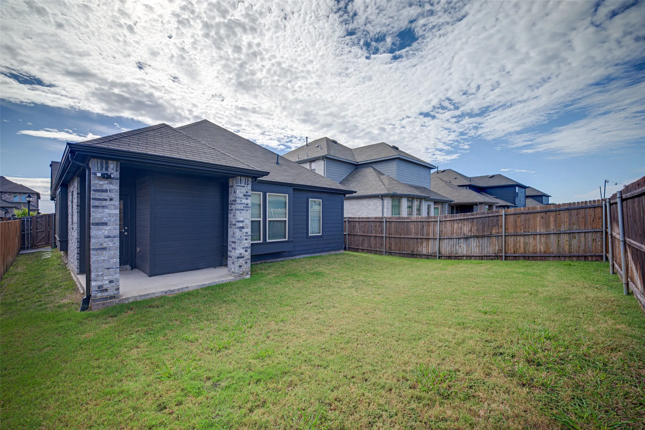 Single Family Residence For Sale in Kaufman County , 3911 Spencer Lane, Heartland, Texas 75126, 3 Bedroom, 2 Bathroom, 2 Garage spaces, 1,576 Sqft, built in 2020, mls#21408729, Real Estate Agent in Heartland, Homes For Sale in Kaufman county, Homes For Sale in Heartland, Realtor in Heartland Texas, Real Estate Brokerage Independent Realty Texas, Luminita Cordes Realtor