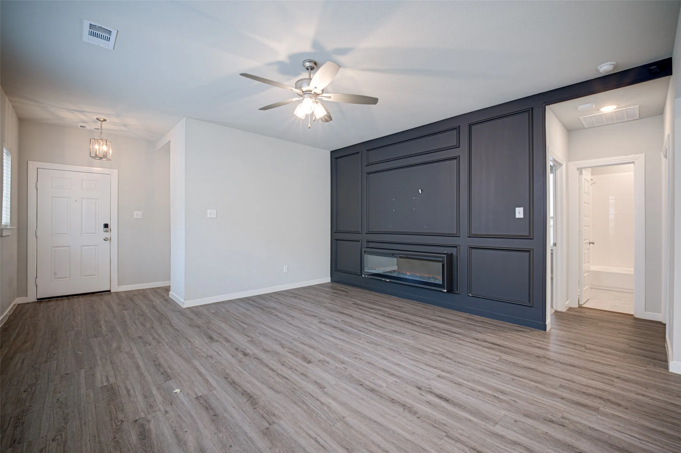 Single Family Residence For Sale in Kaufman County , 3911 Spencer Lane, Heartland, Texas 75126, 3 Bedroom, 2 Bathroom, 2 Garage spaces, 1,576 Sqft, built in 2020, mls#21408729, Real Estate Agent in Heartland, Homes For Sale in Kaufman county, Homes For Sale in Heartland, Realtor in Heartland Texas, Real Estate Brokerage Independent Realty Texas, Luminita Cordes Realtor