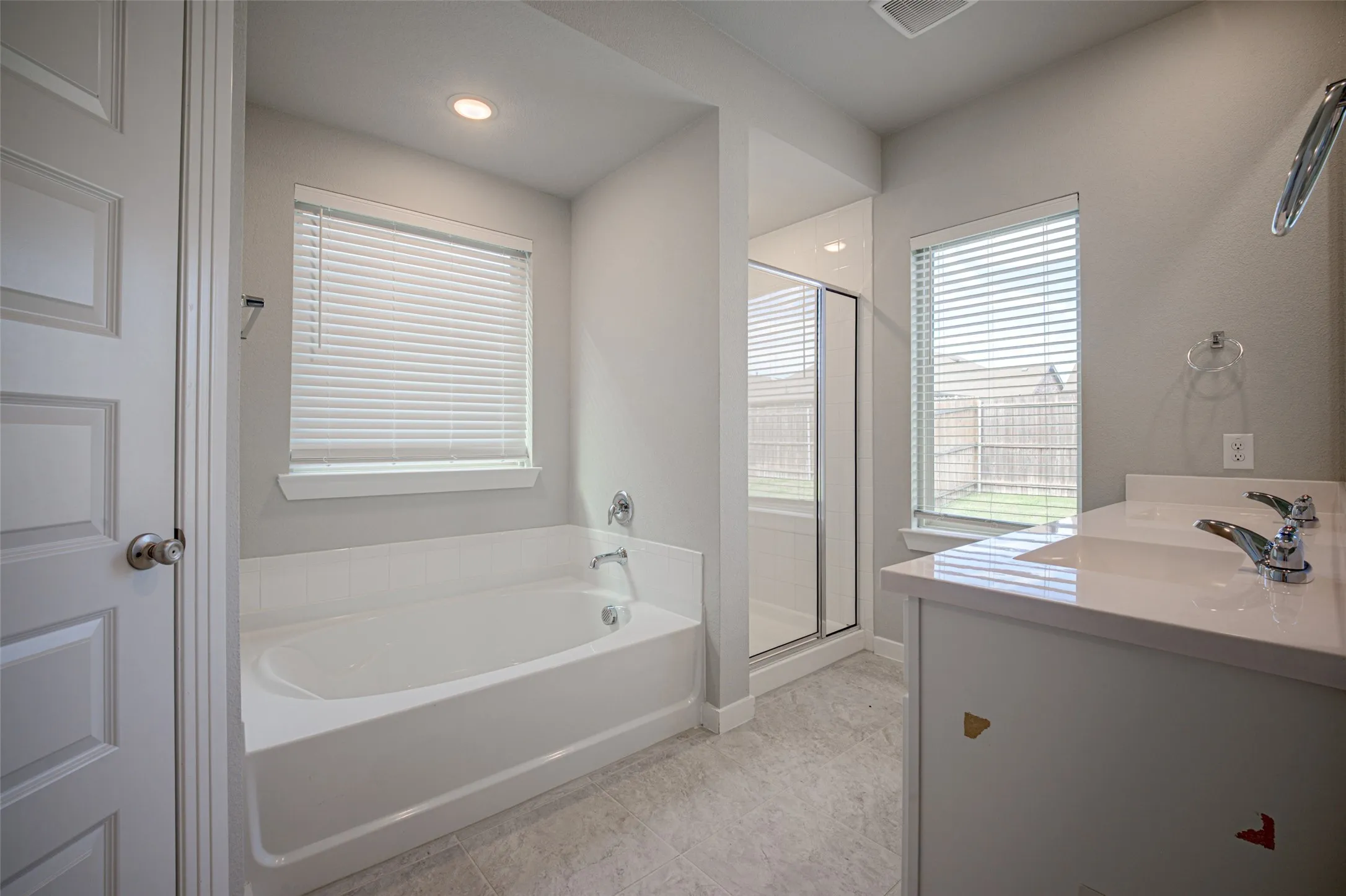 Single Family Residence For Sale in Kaufman County , 3911 Spencer Lane, Heartland, Texas 75126, 3 Bedroom, 2 Bathroom, 2 Garage spaces, 1,576 Sqft, built in 2020, mls#21408729, Real Estate Agent in Heartland, Homes For Sale in Kaufman county, Homes For Sale in Heartland, Realtor in Heartland Texas, Real Estate Brokerage Independent Realty Texas, Luminita Cordes Realtor