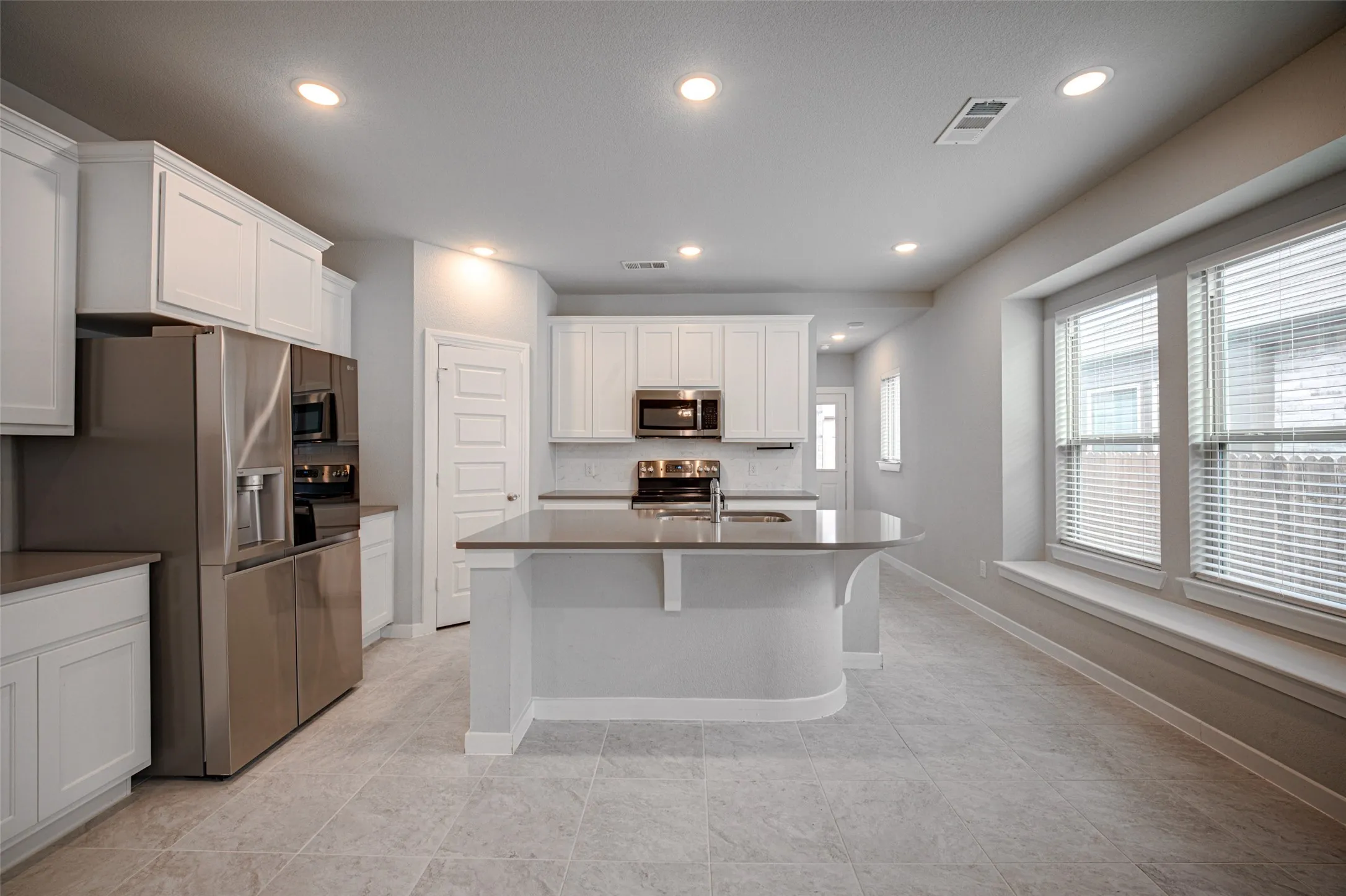 Single Family Residence For Sale in Kaufman County , 3911 Spencer Lane, Heartland, Texas 75126, 3 Bedroom, 2 Bathroom, 2 Garage spaces, 1,576 Sqft, built in 2020, mls#21408729, Real Estate Agent in Heartland, Homes For Sale in Kaufman county, Homes For Sale in Heartland, Realtor in Heartland Texas, Real Estate Brokerage Independent Realty Texas, Luminita Cordes Realtor