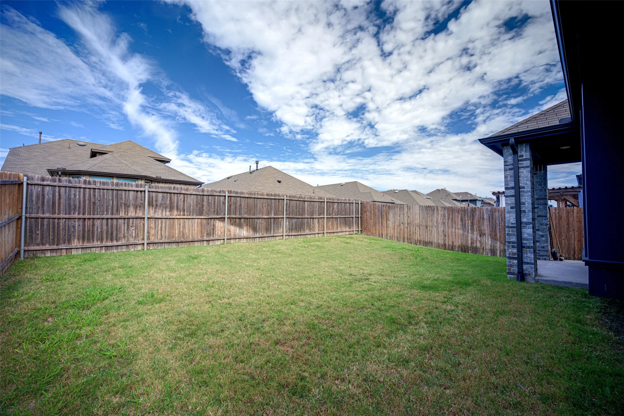 Single Family Residence For Sale in Kaufman County , 3911 Spencer Lane, Heartland, Texas 75126, 3 Bedroom, 2 Bathroom, 2 Garage spaces, 1,576 Sqft, built in 2020, mls#21408729, Real Estate Agent in Heartland, Homes For Sale in Kaufman county, Homes For Sale in Heartland, Realtor in Heartland Texas, Real Estate Brokerage Independent Realty Texas, Luminita Cordes Realtor