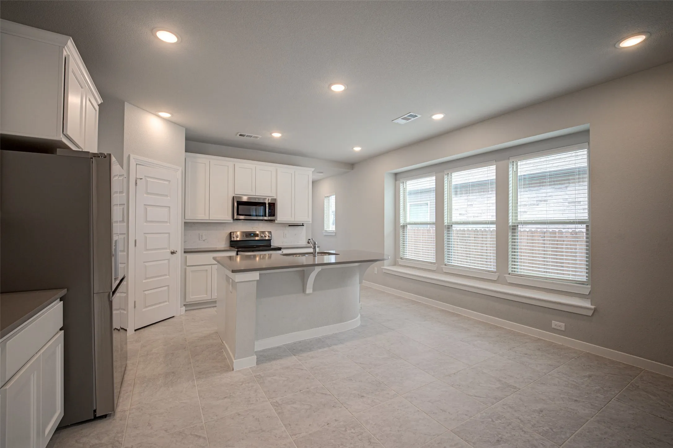 Single Family Residence For Sale in Kaufman County , 3911 Spencer Lane, Heartland, Texas 75126, 3 Bedroom, 2 Bathroom, 2 Garage spaces, 1,576 Sqft, built in 2020, mls#21408729, Real Estate Agent in Heartland, Homes For Sale in Kaufman county, Homes For Sale in Heartland, Realtor in Heartland Texas, Real Estate Brokerage Independent Realty Texas, Luminita Cordes Realtor