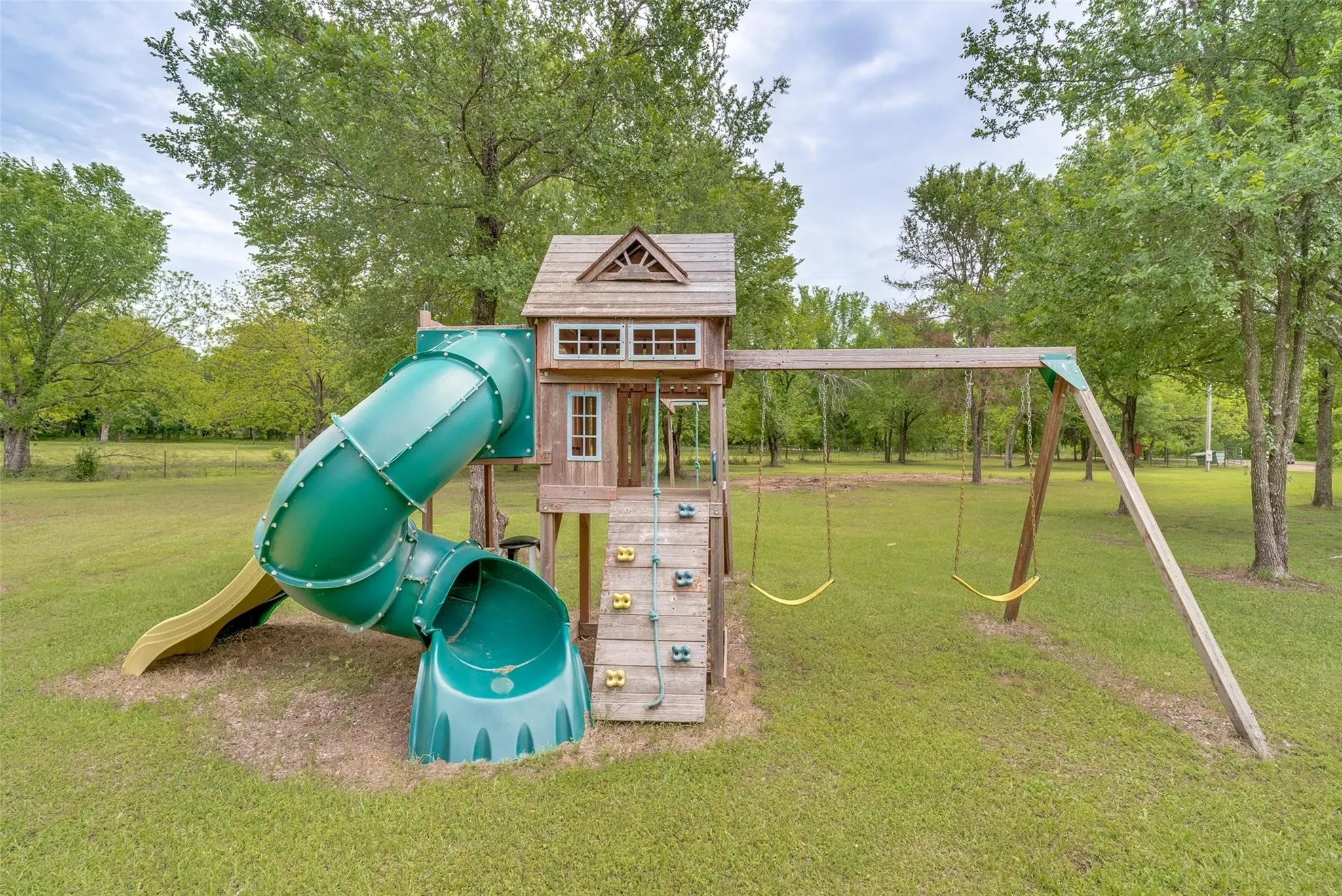 Single Family Residence For Sale in Johnson County , 5115 County Road 423, Grandview, Texas 76050, 3 Bedroom, 2 Bathroom, 2 Garage spaces, 1,500 Sqft, built in 2021, mls#21414851, Real Estate Agent in Grandview, Homes For Sale in Johnson county, Homes For Sale in Grandview, Realtor in Grandview Texas, Real Estate Brokerage Independent Realty Texas, Luminita Cordes Realtor