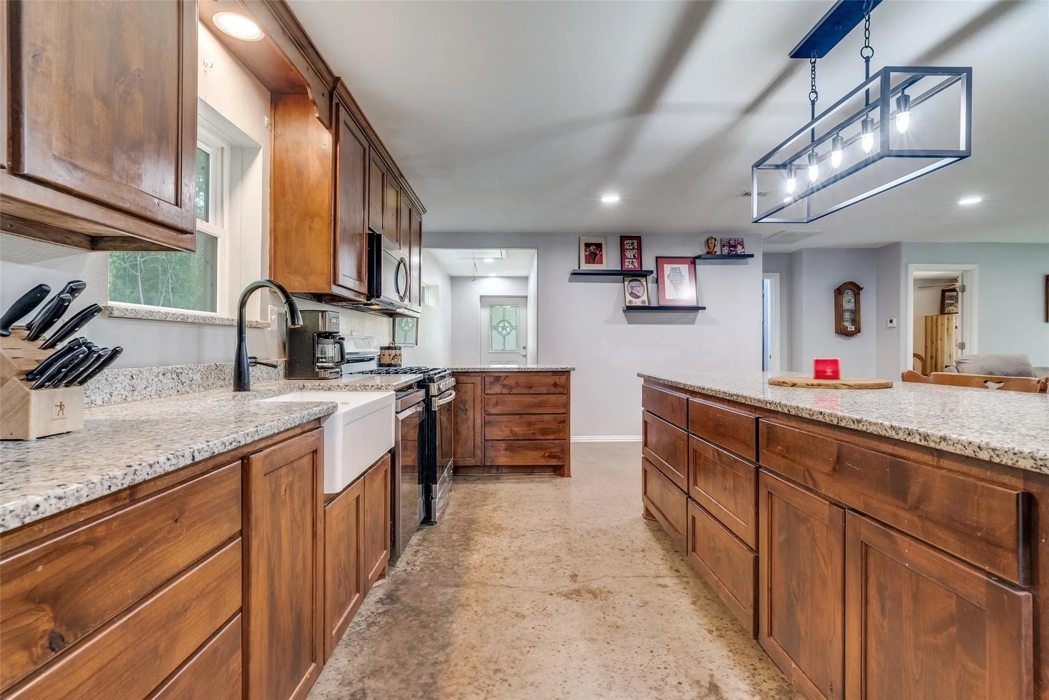 Single Family Residence For Sale in Johnson County , 5115 County Road 423, Grandview, Texas 76050, 3 Bedroom, 2 Bathroom, 2 Garage spaces, 1,500 Sqft, built in 2021, mls#21414851, Real Estate Agent in Grandview, Homes For Sale in Johnson county, Homes For Sale in Grandview, Realtor in Grandview Texas, Real Estate Brokerage Independent Realty Texas, Luminita Cordes Realtor