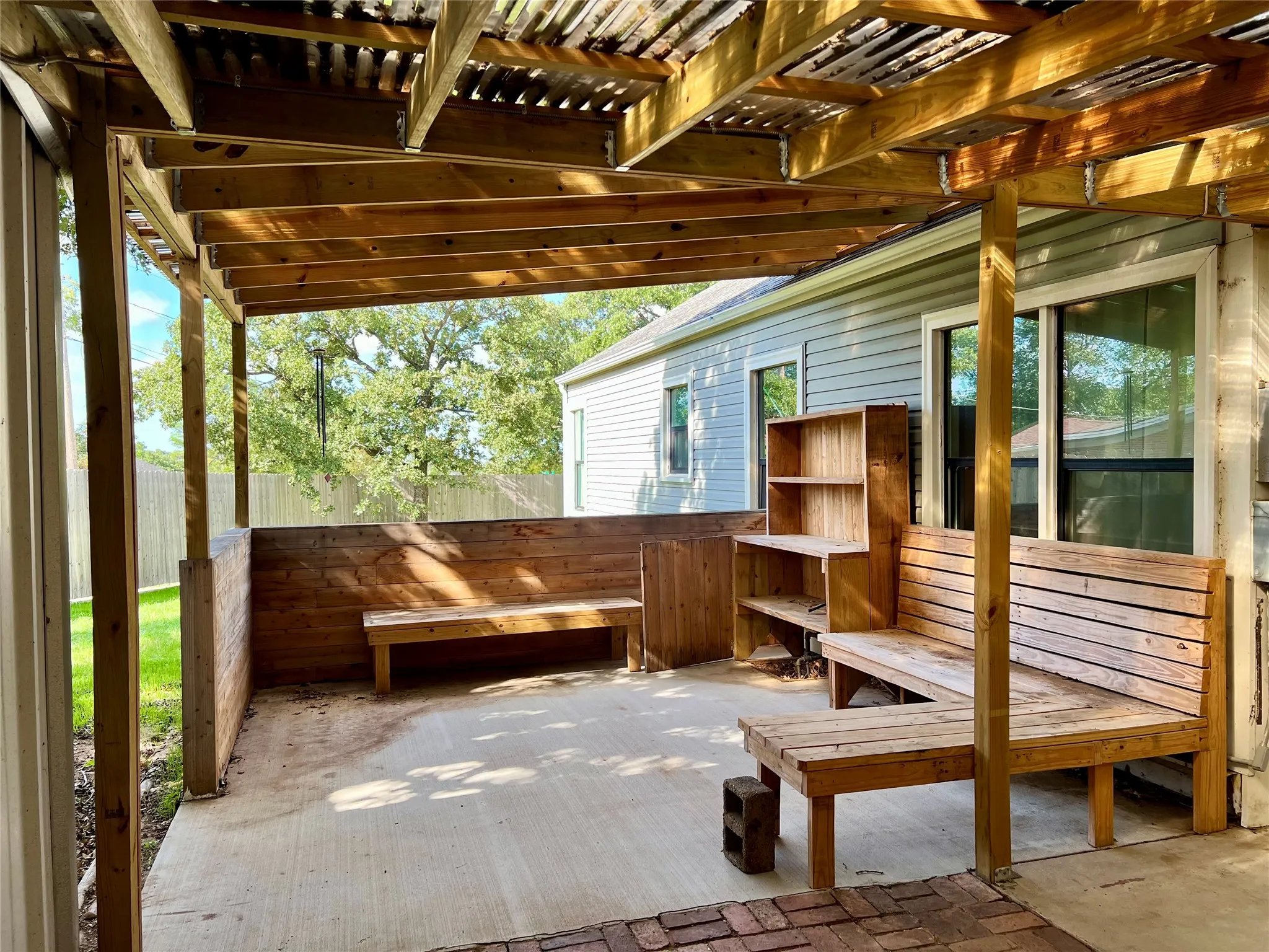 Single Family Residence For Sale in Montague County , 603 W Cedar Street, Nocona, Texas 76255, 3 Bedroom, 2 Bathroom, 2 Garage spaces, 1,443 Sqft, built in 1937, mls#21414904, Real Estate Agent in Nocona, Homes For Sale in Montague county, Homes For Sale in Nocona, Realtor in Nocona Texas, Real Estate Brokerage Independent Realty Texas, Luminita Cordes Realtor