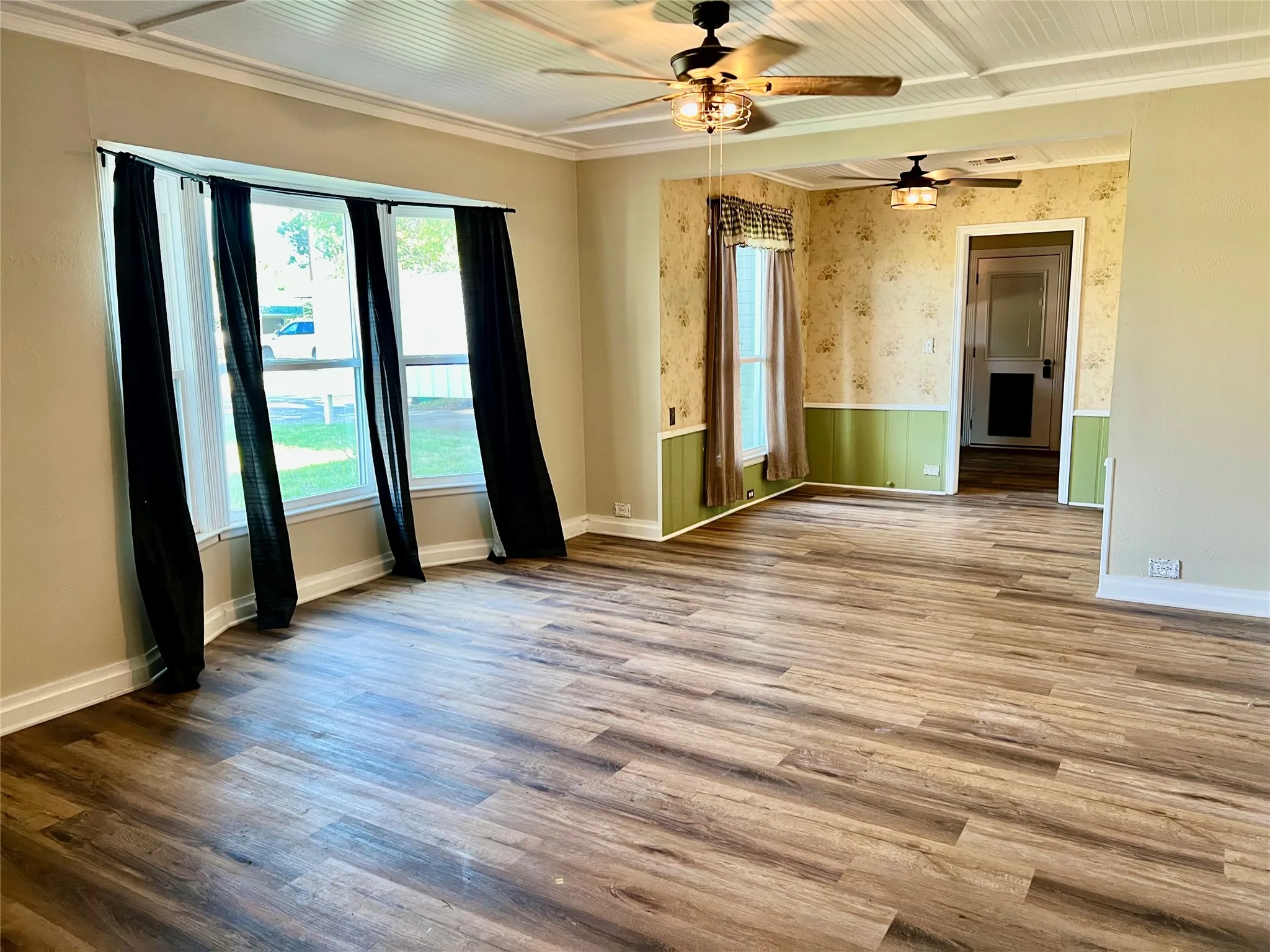 Single Family Residence For Sale in Montague County , 603 W Cedar Street, Nocona, Texas 76255, 3 Bedroom, 2 Bathroom, 2 Garage spaces, 1,443 Sqft, built in 1937, mls#21414904, Real Estate Agent in Nocona, Homes For Sale in Montague county, Homes For Sale in Nocona, Realtor in Nocona Texas, Real Estate Brokerage Independent Realty Texas, Luminita Cordes Realtor