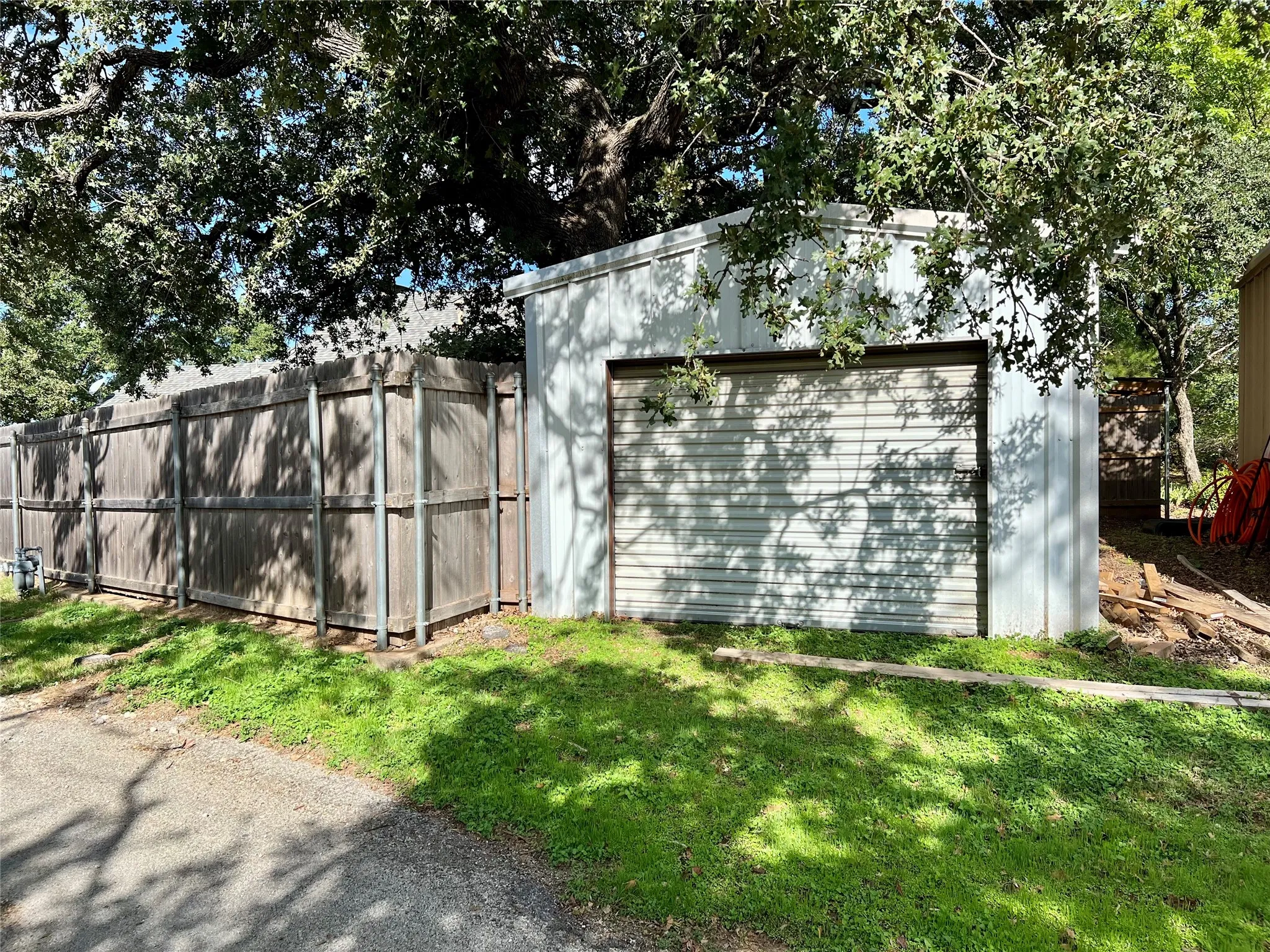 Single Family Residence For Sale in Montague County , 603 W Cedar Street, Nocona, Texas 76255, 3 Bedroom, 2 Bathroom, 2 Garage spaces, 1,443 Sqft, built in 1937, mls#21414904, Real Estate Agent in Nocona, Homes For Sale in Montague county, Homes For Sale in Nocona, Realtor in Nocona Texas, Real Estate Brokerage Independent Realty Texas, Luminita Cordes Realtor