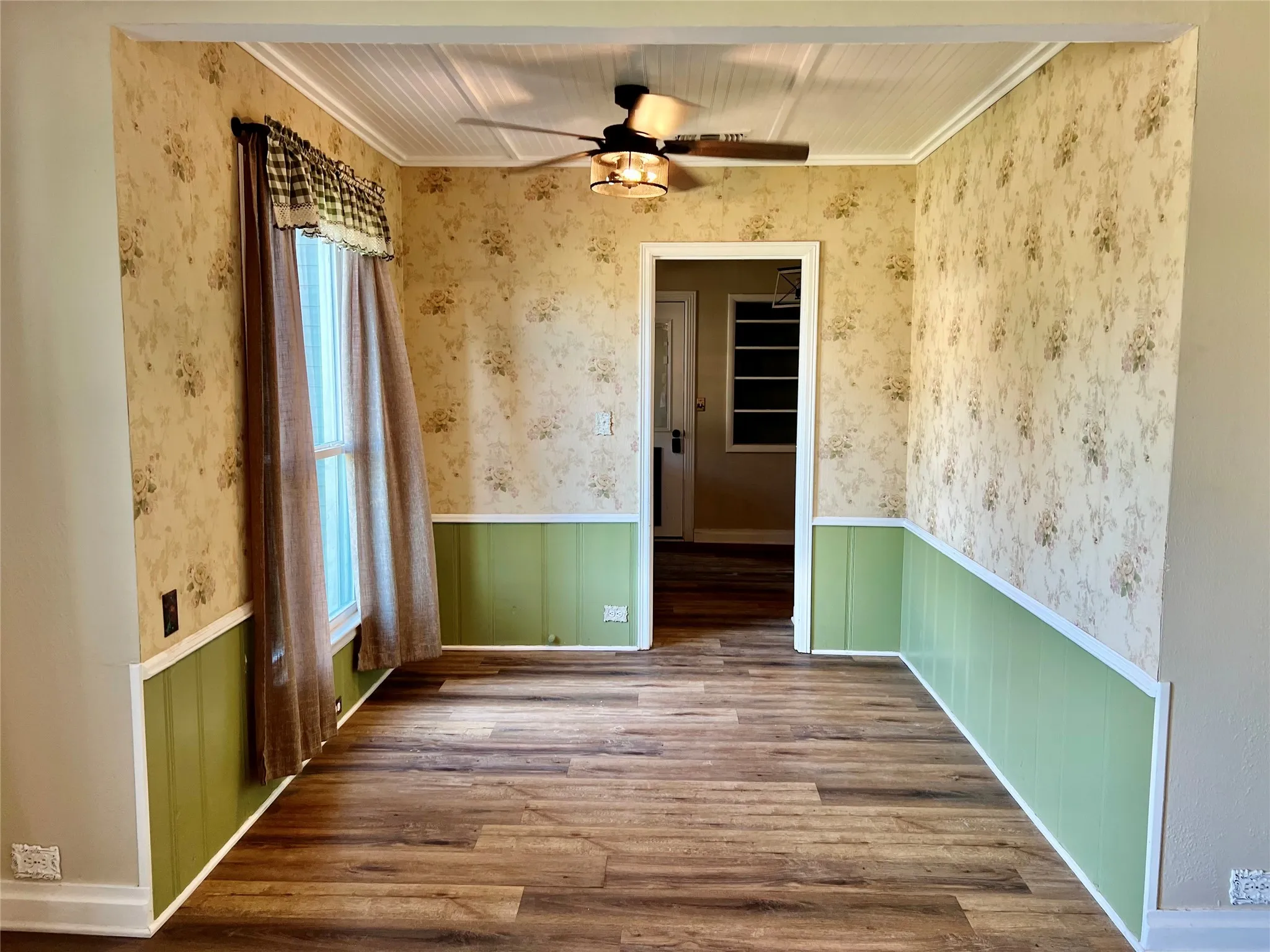 Single Family Residence For Sale in Montague County , 603 W Cedar Street, Nocona, Texas 76255, 3 Bedroom, 2 Bathroom, 2 Garage spaces, 1,443 Sqft, built in 1937, mls#21414904, Real Estate Agent in Nocona, Homes For Sale in Montague county, Homes For Sale in Nocona, Realtor in Nocona Texas, Real Estate Brokerage Independent Realty Texas, Luminita Cordes Realtor
