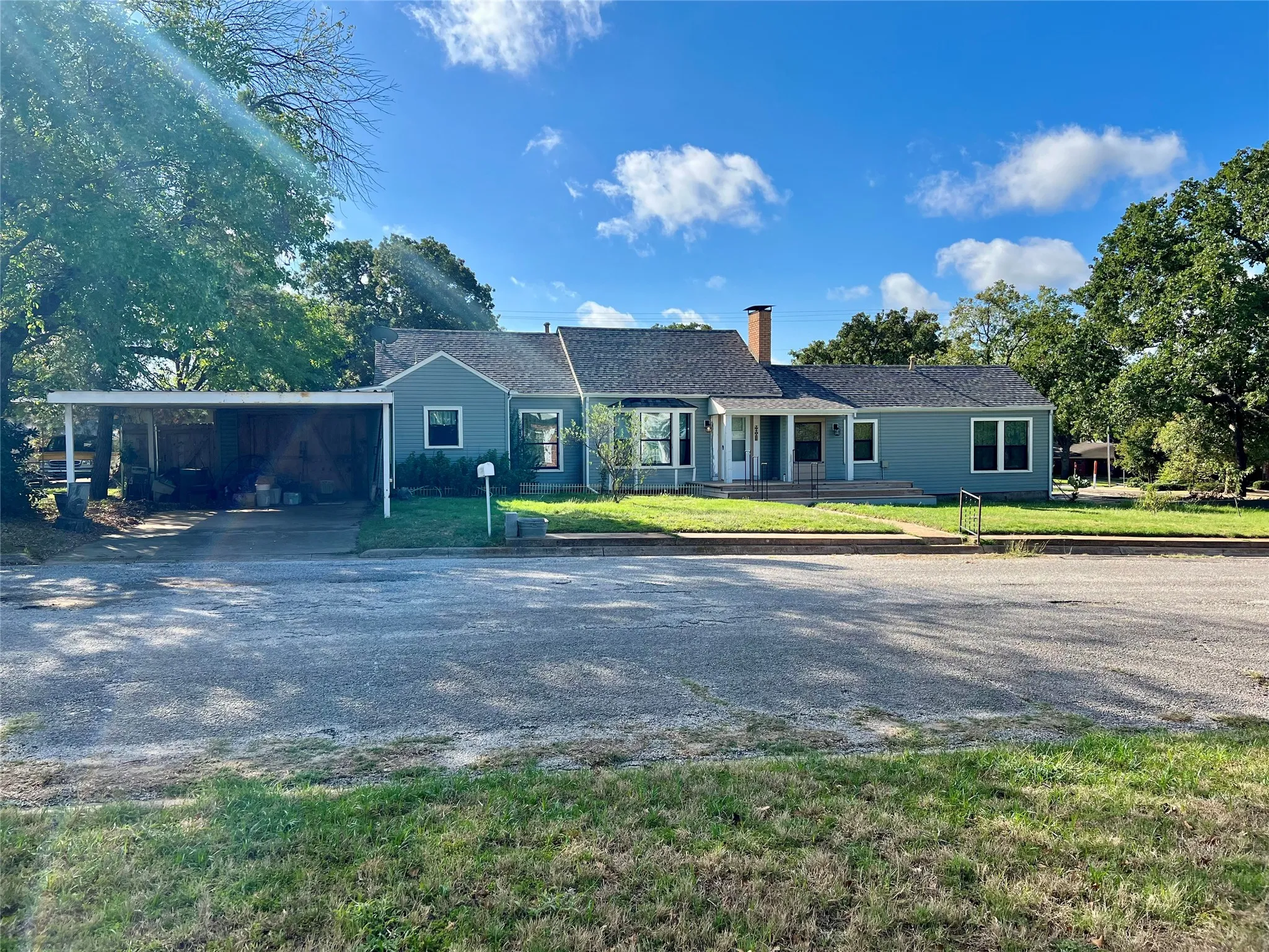 Single Family Residence For Sale in Montague County , 603 W Cedar Street, Nocona, Texas 76255, 3 Bedroom, 2 Bathroom, 2 Garage spaces, 1,443 Sqft, built in 1937, mls#21414904, Real Estate Agent in Nocona, Homes For Sale in Montague county, Homes For Sale in Nocona, Realtor in Nocona Texas, Real Estate Brokerage Independent Realty Texas, Luminita Cordes Realtor