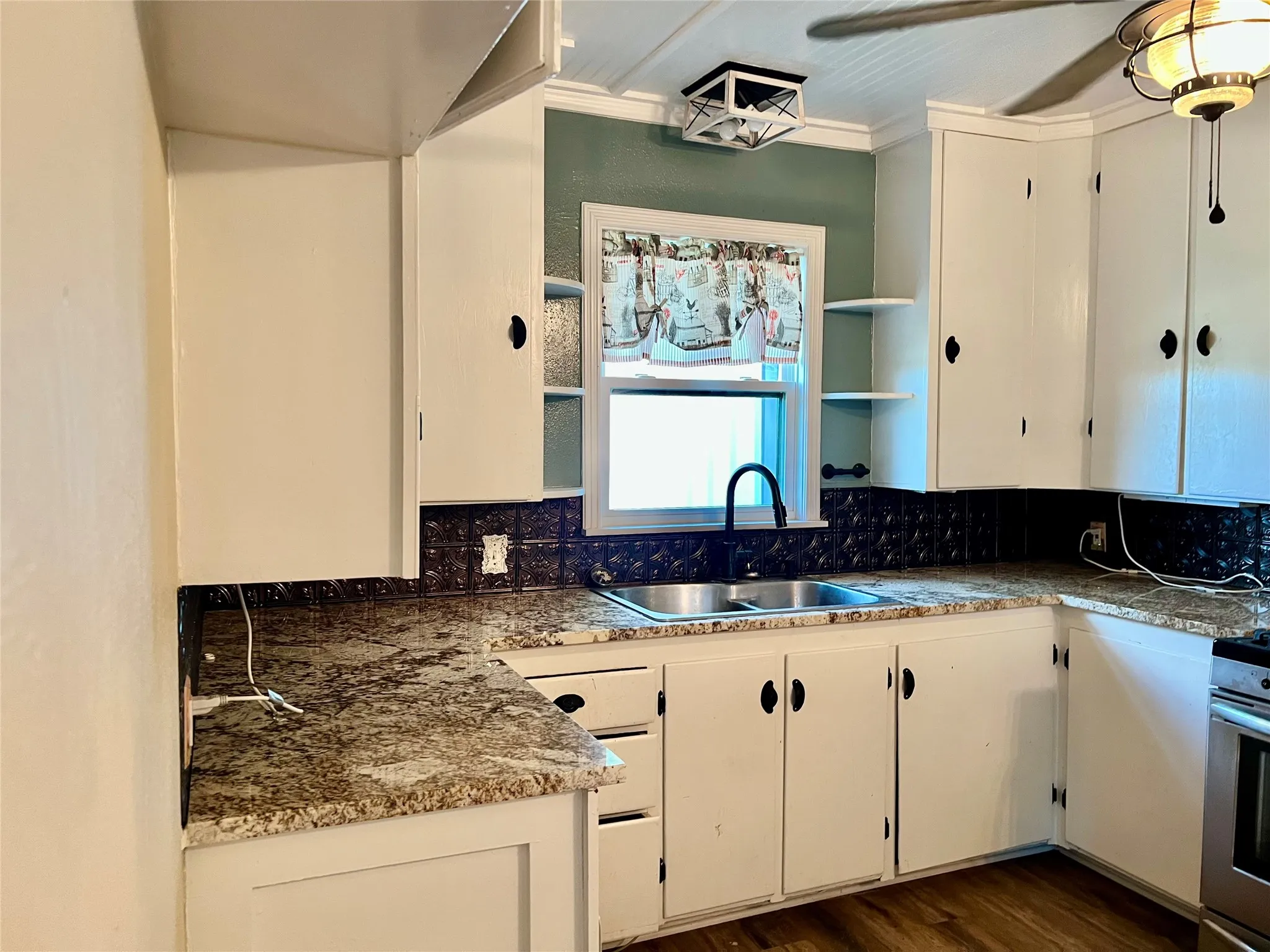 Single Family Residence For Sale in Montague County , 603 W Cedar Street, Nocona, Texas 76255, 3 Bedroom, 2 Bathroom, 2 Garage spaces, 1,443 Sqft, built in 1937, mls#21414904, Real Estate Agent in Nocona, Homes For Sale in Montague county, Homes For Sale in Nocona, Realtor in Nocona Texas, Real Estate Brokerage Independent Realty Texas, Luminita Cordes Realtor