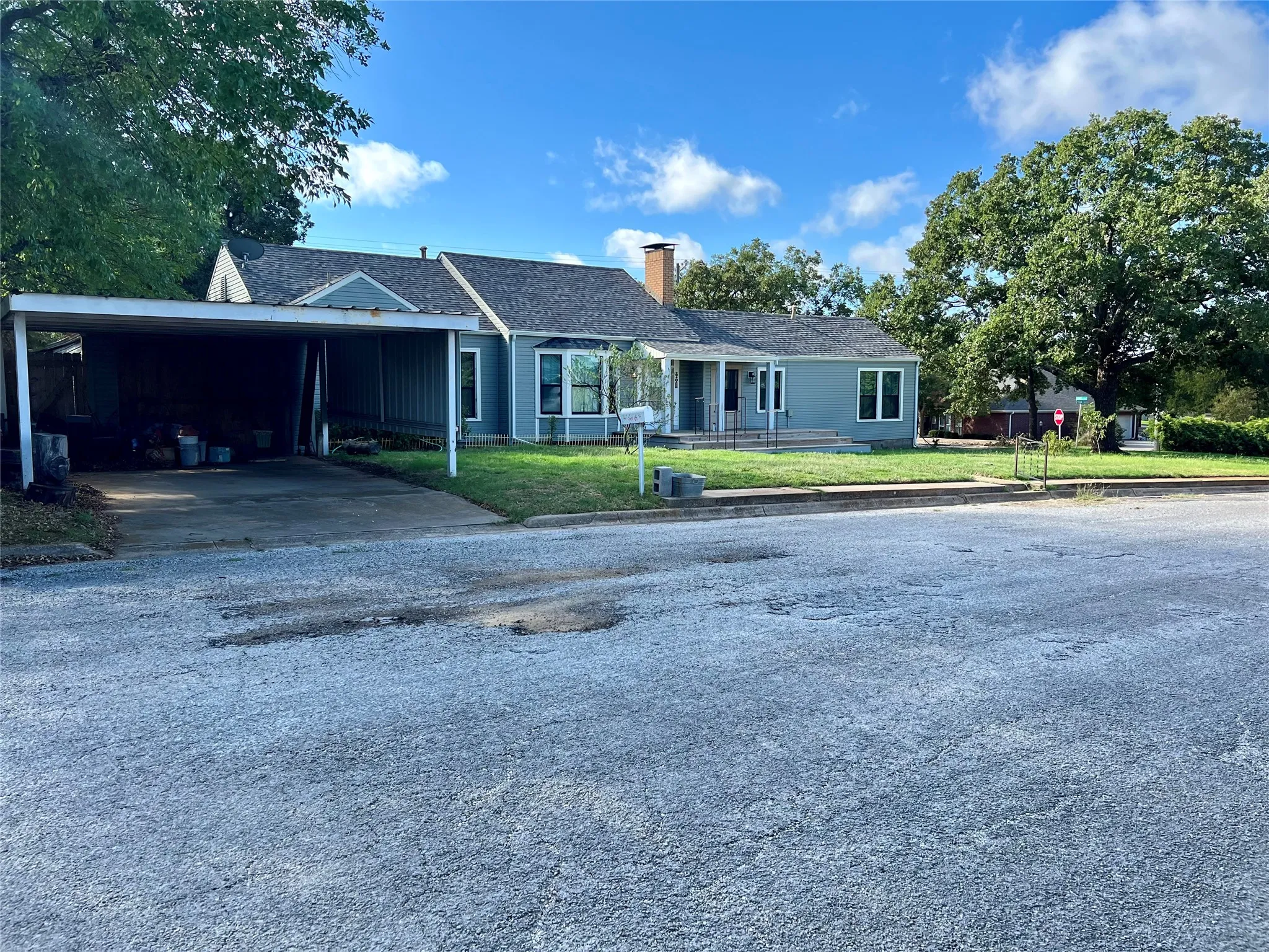 Single Family Residence For Sale in Montague County , 603 W Cedar Street, Nocona, Texas 76255, 3 Bedroom, 2 Bathroom, 2 Garage spaces, 1,443 Sqft, built in 1937, mls#21414904, Real Estate Agent in Nocona, Homes For Sale in Montague county, Homes For Sale in Nocona, Realtor in Nocona Texas, Real Estate Brokerage Independent Realty Texas, Luminita Cordes Realtor