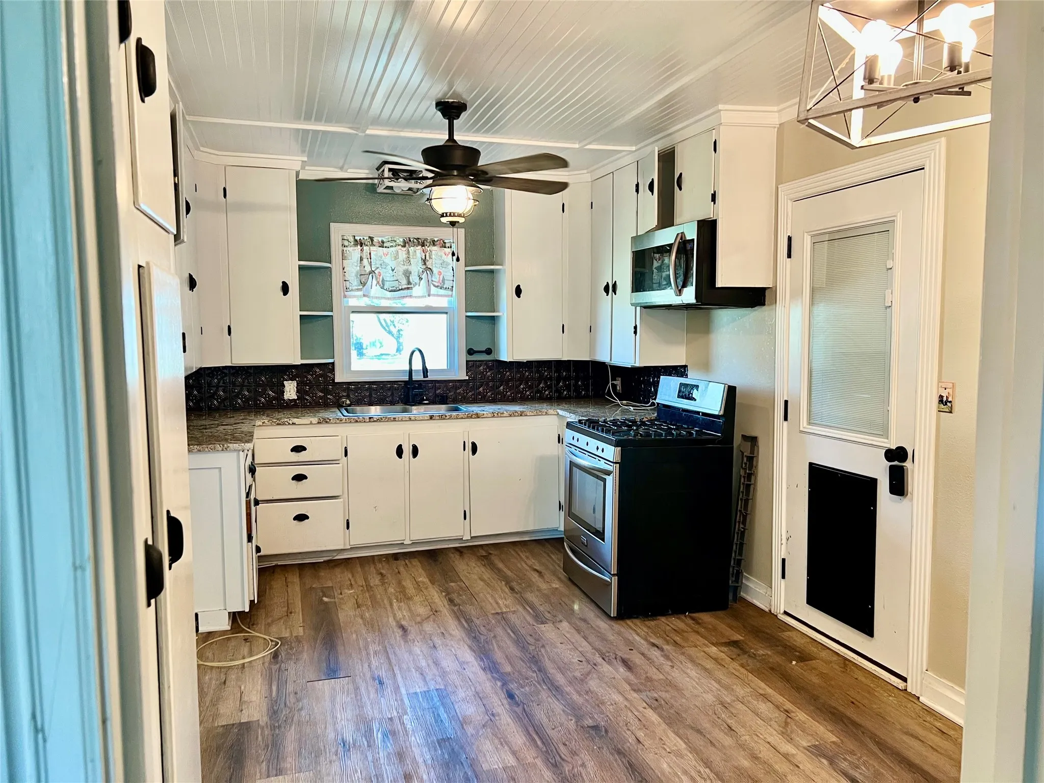 Single Family Residence For Sale in Montague County , 603 W Cedar Street, Nocona, Texas 76255, 3 Bedroom, 2 Bathroom, 2 Garage spaces, 1,443 Sqft, built in 1937, mls#21414904, Real Estate Agent in Nocona, Homes For Sale in Montague county, Homes For Sale in Nocona, Realtor in Nocona Texas, Real Estate Brokerage Independent Realty Texas, Luminita Cordes Realtor