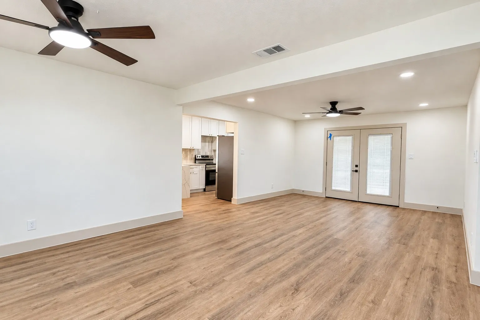 Single Family Residence For Sale in Dallas County , 3922 Morning Springs Trail, Dallas, Texas 75224, 3 Bedroom, 2 Bathroom, 2 Garage spaces, 1,397 Sqft, built in 1969, mls#21412826, Real Estate Agent in Dallas, Homes For Sale in Dallas county, Homes For Sale in Dallas, Realtor in Dallas Texas, Real Estate Brokerage Independent Realty Texas, Luminita Cordes Realtor