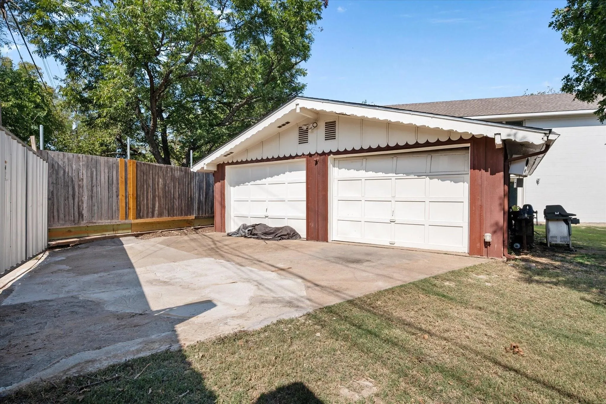 Single Family Residence For Sale in Dallas County , 2548 Wood Valley Place, Dallas, Texas 75211, 5 Bedroom, 3 Bathroom, 2 Garage spaces, 3,416 Sqft, built in 1960, mls#21415109, Real Estate Agent in Dallas, Homes For Sale in Dallas county, Homes For Sale in Dallas, Realtor in Dallas Texas, Real Estate Brokerage Independent Realty Texas, Luminita Cordes Realtor