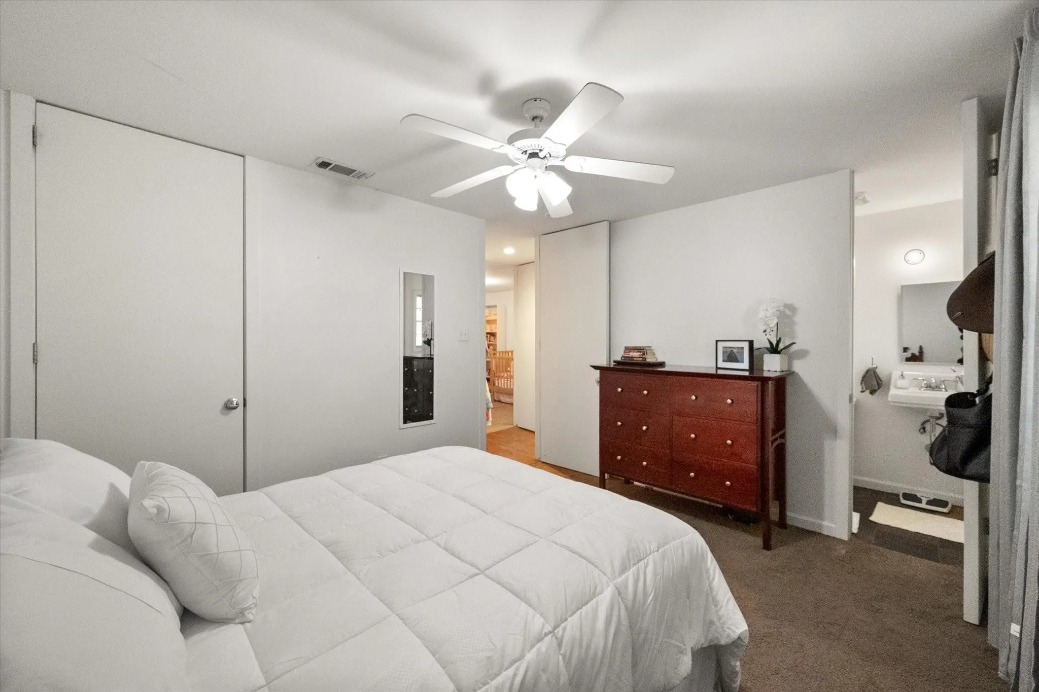 Single Family Residence For Sale in Dallas County , 2548 Wood Valley Place, Dallas, Texas 75211, 5 Bedroom, 3 Bathroom, 2 Garage spaces, 3,416 Sqft, built in 1960, mls#21415109, Real Estate Agent in Dallas, Homes For Sale in Dallas county, Homes For Sale in Dallas, Realtor in Dallas Texas, Real Estate Brokerage Independent Realty Texas, Luminita Cordes Realtor
