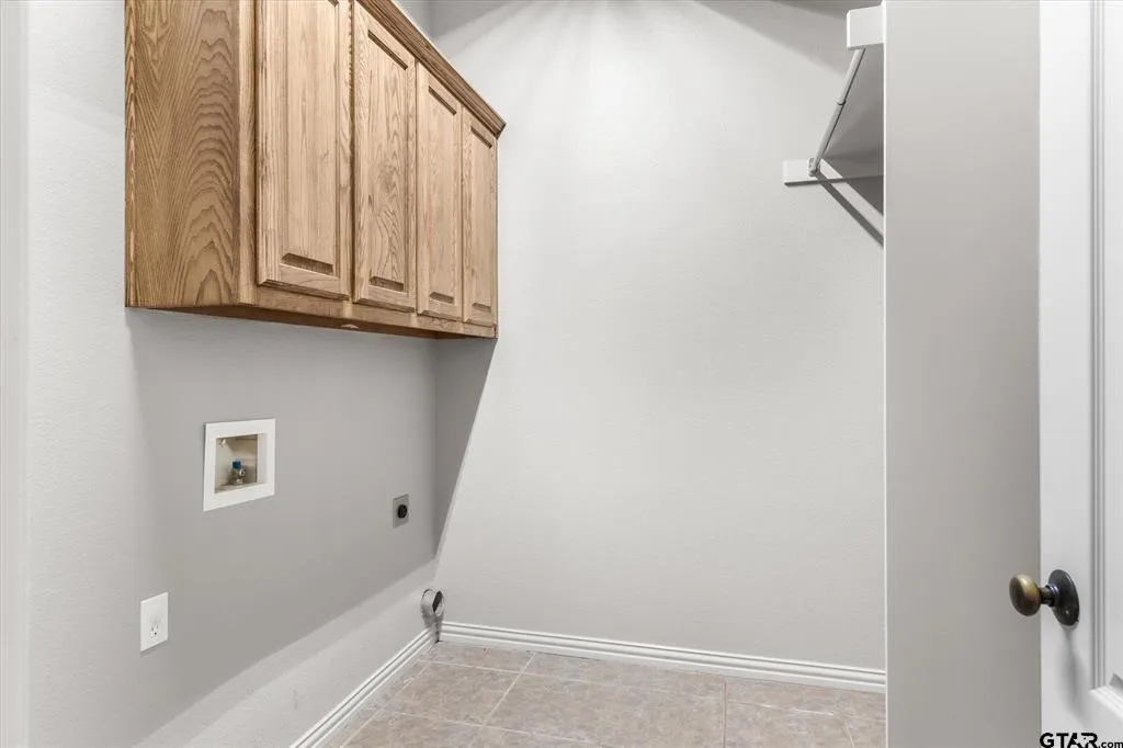 Single Family Residence For Sale in Van Zandt County , 112 Lake MeadowDrive, Canton, Texas 75103, 4 Bedroom, 2 Bathroom, 2 Garage spaces, 2,098 Sqft, built in 2005, mls#21415134, Real Estate Agent in Canton, Homes For Sale in Van Zandt county, Homes For Sale in Canton, Realtor in Canton Texas, Real Estate Brokerage Independent Realty Texas, Luminita Cordes Realtor