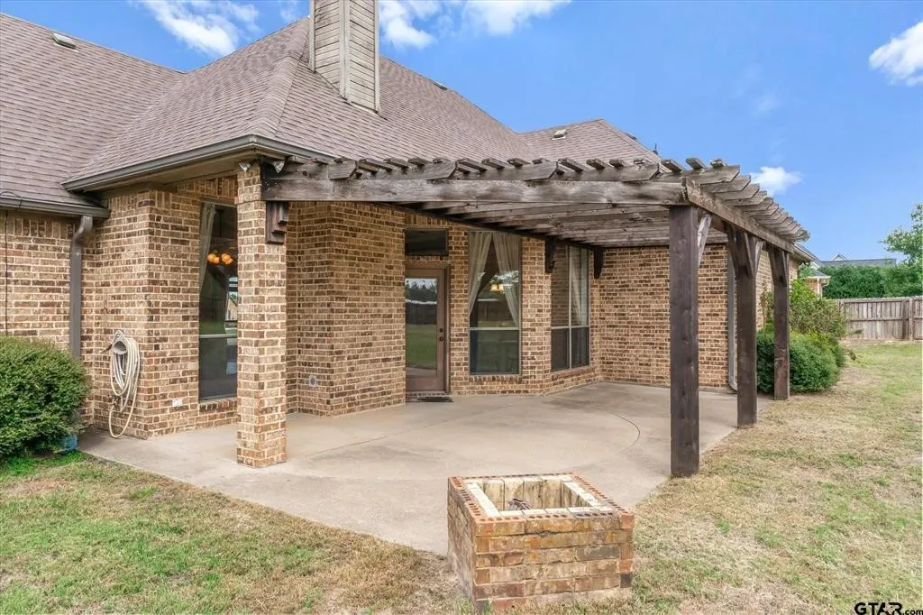 Single Family Residence For Sale in Van Zandt County , 112 Lake MeadowDrive, Canton, Texas 75103, 4 Bedroom, 2 Bathroom, 2 Garage spaces, 2,098 Sqft, built in 2005, mls#21415134, Real Estate Agent in Canton, Homes For Sale in Van Zandt county, Homes For Sale in Canton, Realtor in Canton Texas, Real Estate Brokerage Independent Realty Texas, Luminita Cordes Realtor