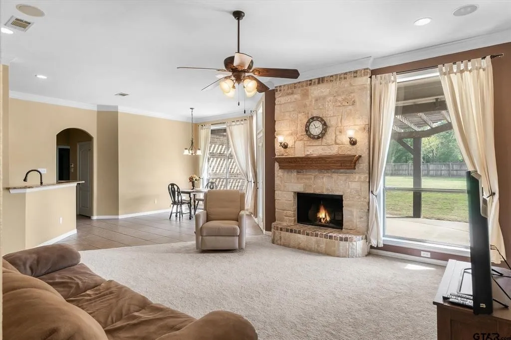 Single Family Residence For Sale in Van Zandt County , 112 Lake MeadowDrive, Canton, Texas 75103, 4 Bedroom, 2 Bathroom, 2 Garage spaces, 2,098 Sqft, built in 2005, mls#21415134, Real Estate Agent in Canton, Homes For Sale in Van Zandt county, Homes For Sale in Canton, Realtor in Canton Texas, Real Estate Brokerage Independent Realty Texas, Luminita Cordes Realtor