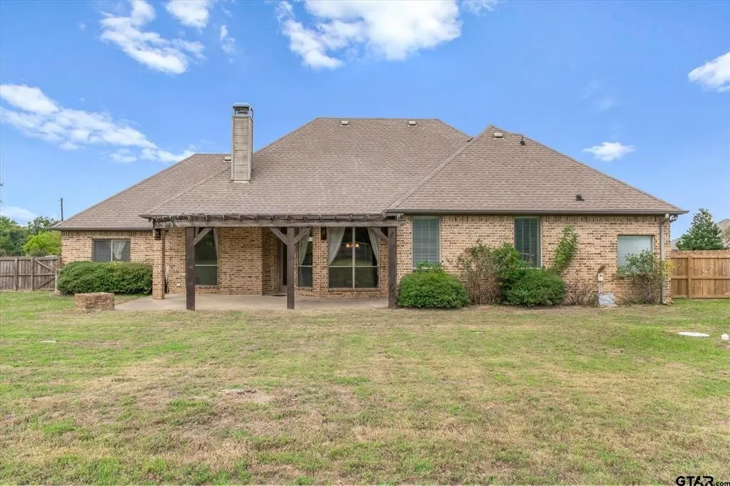 Single Family Residence For Sale in Van Zandt County , 112 Lake MeadowDrive, Canton, Texas 75103, 4 Bedroom, 2 Bathroom, 2 Garage spaces, 2,098 Sqft, built in 2005, mls#21415134, Real Estate Agent in Canton, Homes For Sale in Van Zandt county, Homes For Sale in Canton, Realtor in Canton Texas, Real Estate Brokerage Independent Realty Texas, Luminita Cordes Realtor