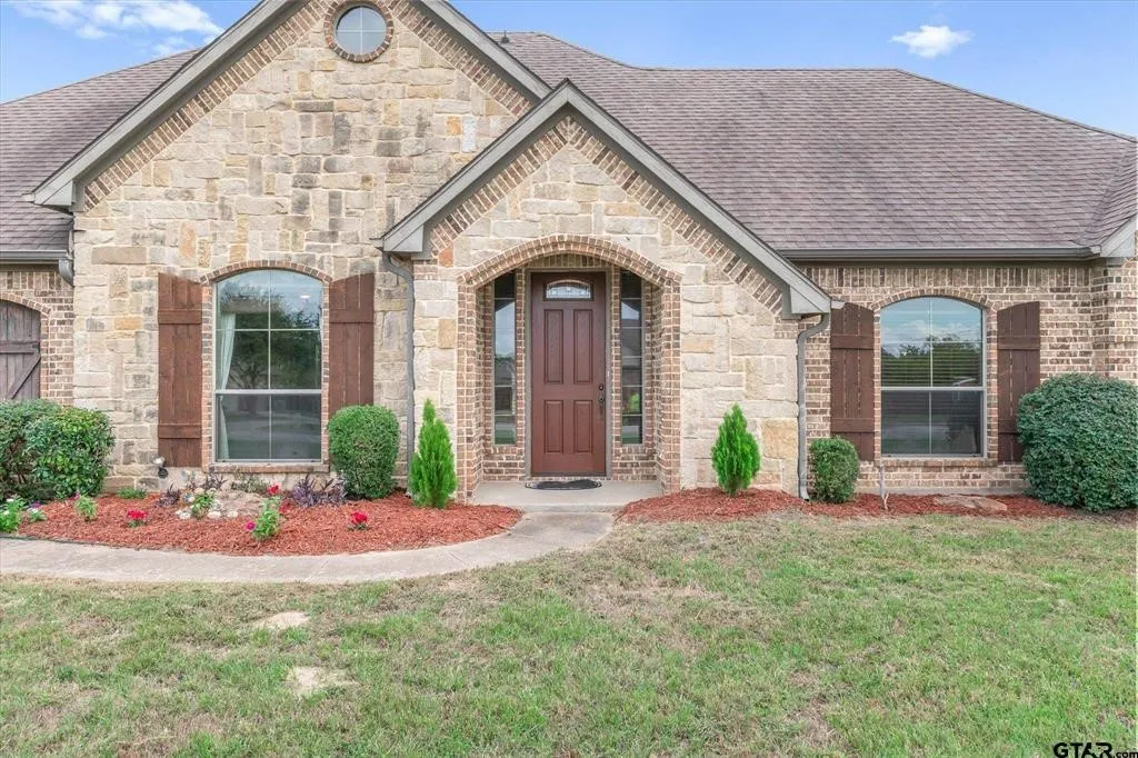 Single Family Residence For Sale in Van Zandt County , 112 Lake MeadowDrive, Canton, Texas 75103, 4 Bedroom, 2 Bathroom, 2 Garage spaces, 2,098 Sqft, built in 2005, mls#21415134, Real Estate Agent in Canton, Homes For Sale in Van Zandt county, Homes For Sale in Canton, Realtor in Canton Texas, Real Estate Brokerage Independent Realty Texas, Luminita Cordes Realtor