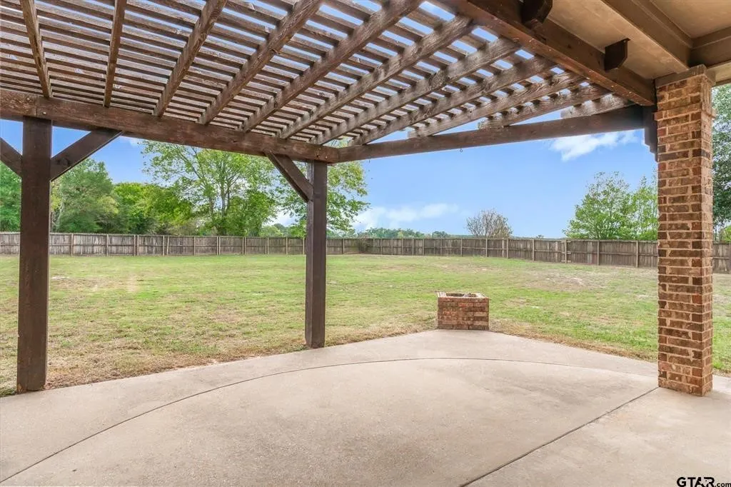 Single Family Residence For Sale in Van Zandt County , 112 Lake MeadowDrive, Canton, Texas 75103, 4 Bedroom, 2 Bathroom, 2 Garage spaces, 2,098 Sqft, built in 2005, mls#21415134, Real Estate Agent in Canton, Homes For Sale in Van Zandt county, Homes For Sale in Canton, Realtor in Canton Texas, Real Estate Brokerage Independent Realty Texas, Luminita Cordes Realtor