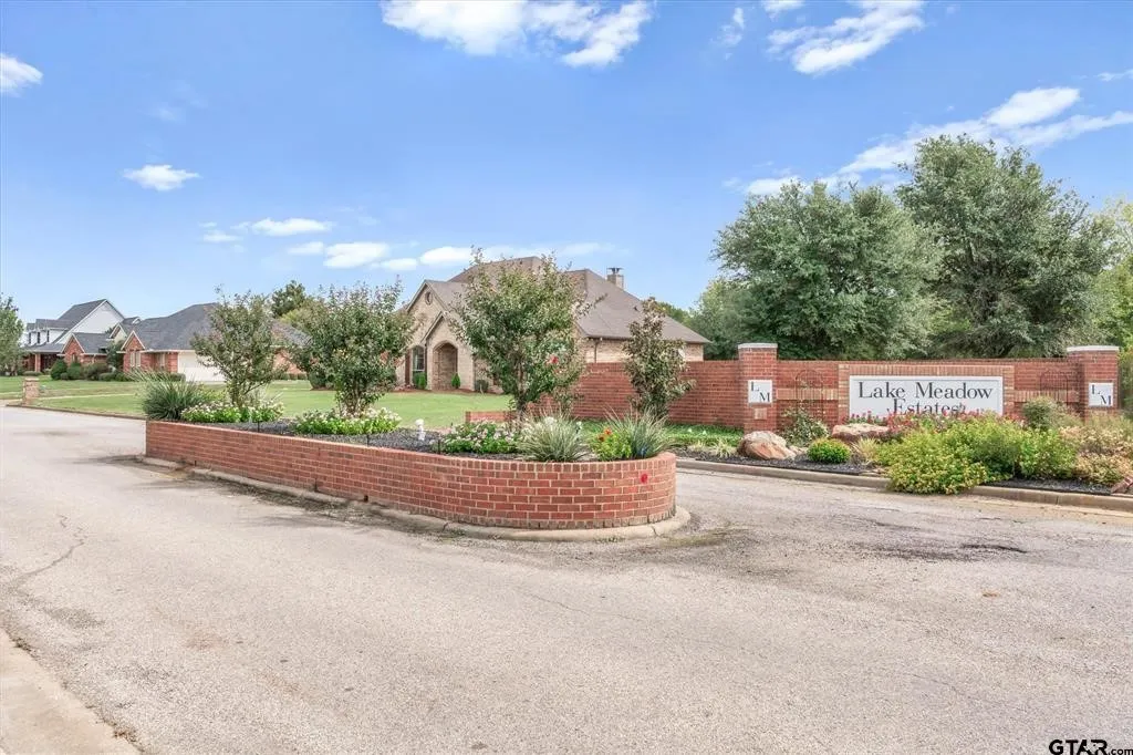 Single Family Residence For Sale in Van Zandt County , 112 Lake MeadowDrive, Canton, Texas 75103, 4 Bedroom, 2 Bathroom, 2 Garage spaces, 2,098 Sqft, built in 2005, mls#21415134, Real Estate Agent in Canton, Homes For Sale in Van Zandt county, Homes For Sale in Canton, Realtor in Canton Texas, Real Estate Brokerage Independent Realty Texas, Luminita Cordes Realtor