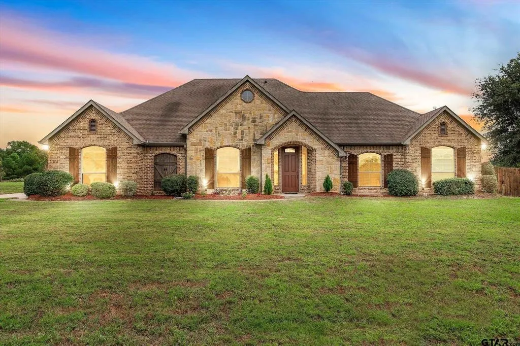 Single Family Residence For Sale in Van Zandt County , 112 Lake MeadowDrive, Canton, Texas 75103, 4 Bedroom, 2 Bathroom, 2 Garage spaces, 2,098 Sqft, built in 2005, mls#21415134, Real Estate Agent in Canton, Homes For Sale in Van Zandt county, Homes For Sale in Canton, Realtor in Canton Texas, Real Estate Brokerage Independent Realty Texas, Luminita Cordes Realtor