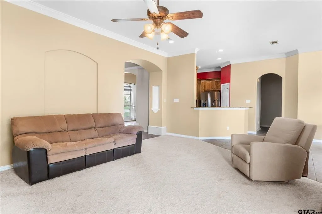 Single Family Residence For Sale in Van Zandt County , 112 Lake MeadowDrive, Canton, Texas 75103, 4 Bedroom, 2 Bathroom, 2 Garage spaces, 2,098 Sqft, built in 2005, mls#21415134, Real Estate Agent in Canton, Homes For Sale in Van Zandt county, Homes For Sale in Canton, Realtor in Canton Texas, Real Estate Brokerage Independent Realty Texas, Luminita Cordes Realtor
