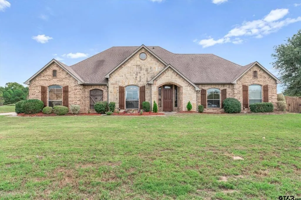 Single Family Residence For Sale in Van Zandt County , 112 Lake MeadowDrive, Canton, Texas 75103, 4 Bedroom, 2 Bathroom, 2 Garage spaces, 2,098 Sqft, built in 2005, mls#21415134, Real Estate Agent in Canton, Homes For Sale in Van Zandt county, Homes For Sale in Canton, Realtor in Canton Texas, Real Estate Brokerage Independent Realty Texas, Luminita Cordes Realtor
